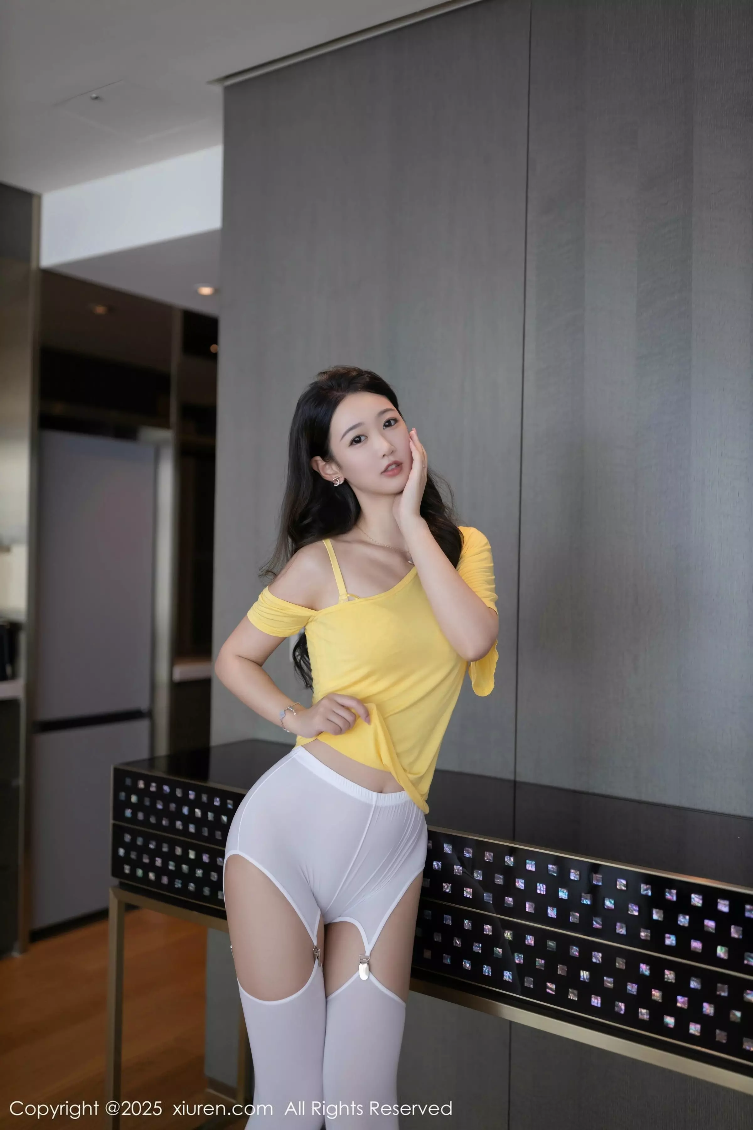 秀人集.com_[XiuRen秀人网]No.10062_模特唐安琪性感黄上衣露黄色内衣配白丝吊袜秀曼妙身姿诱惑写真85P