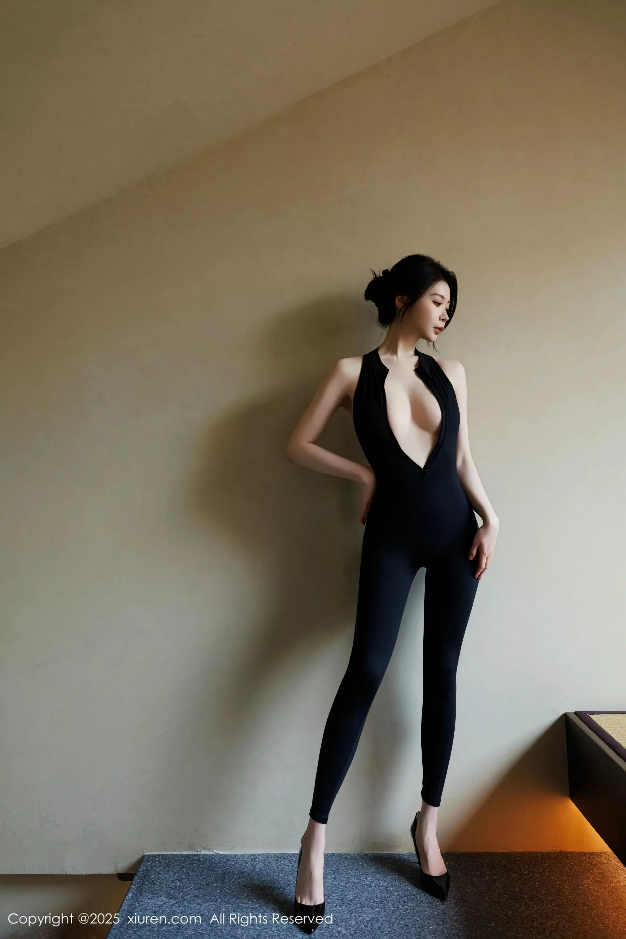 秀人集.com_[XiuRen秀人网]No.10059_模特梦心玥性感黑色情趣内衣配黑丝吊袜秀高挑曼妙身姿诱惑写真83P