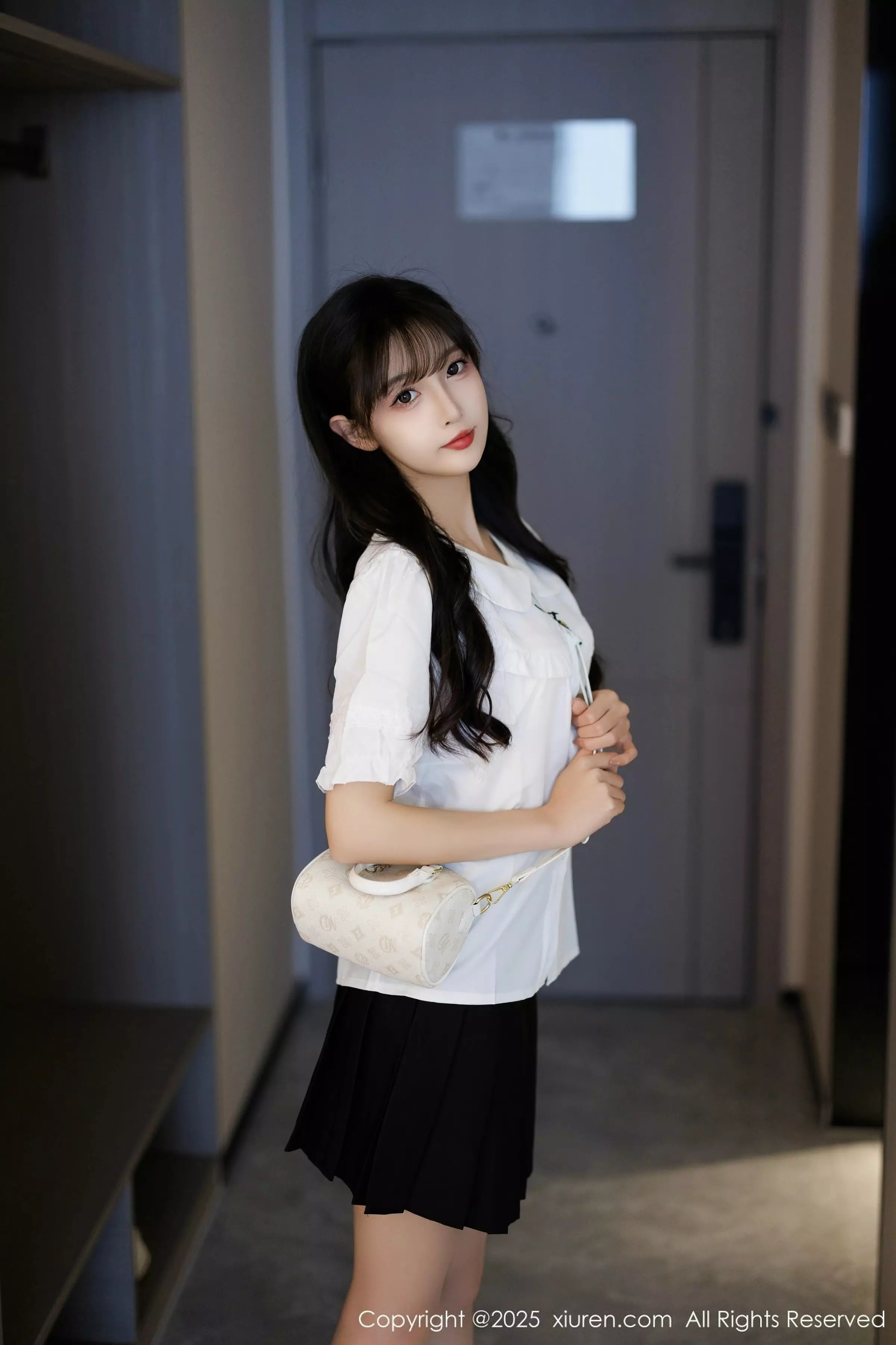 秀人集.com_[XiuRen秀人网]No.10067_模特樱桃小阑子性感白色上衣配黑短裙秀曼妙身姿迷人诱惑写真83P