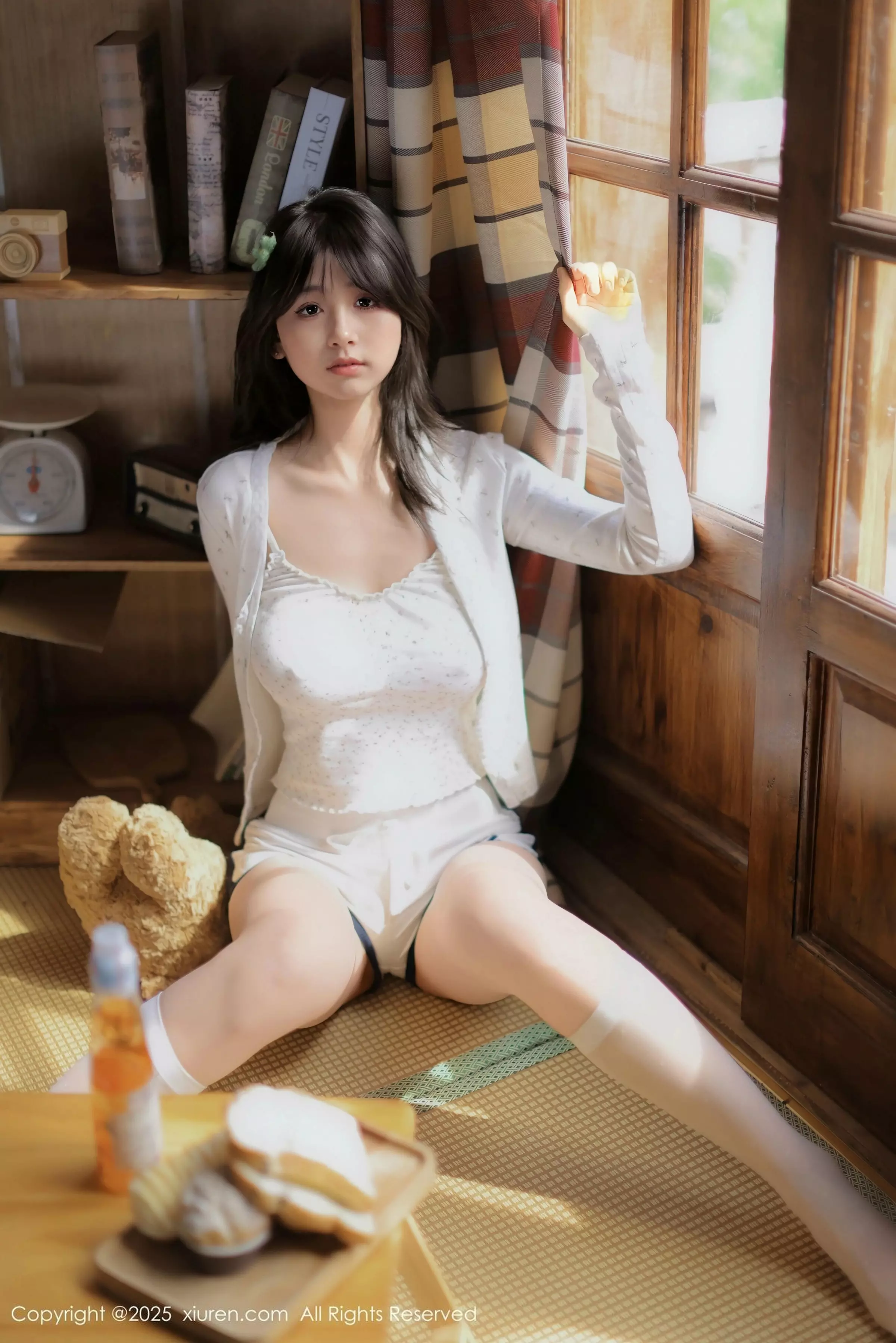 秀人集.com_[XiuRen秀人网]No.10073_模特奶芙乔乔性感原木棉吊带配白色丝袜秀凹凸身材完美诱惑写真70P