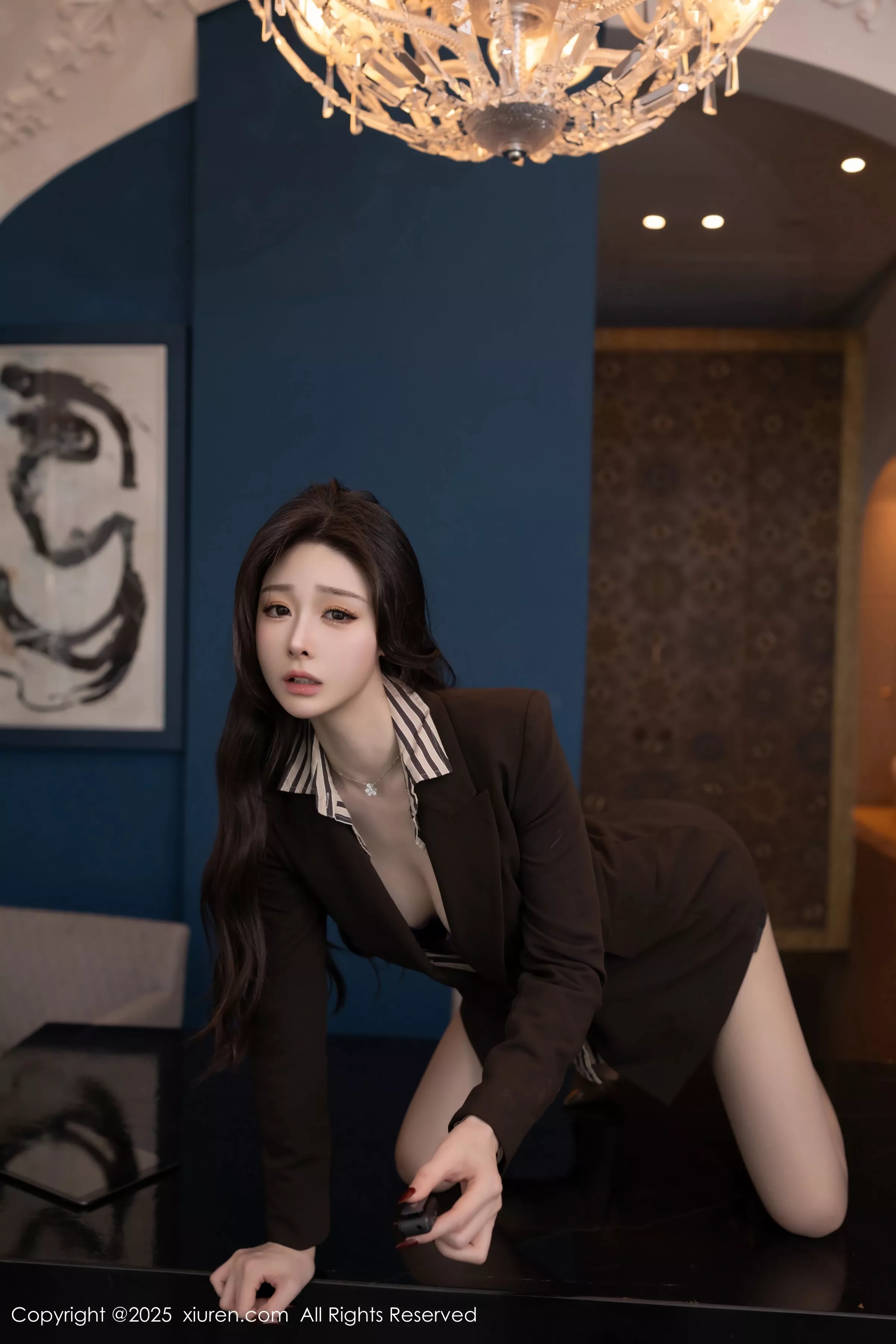 秀人集.com_[XiuRen秀人网]No.10202_模特小逗逗性感衬衫露紫色蕾丝内衣配黑丝袜秀曼妙身姿诱惑写真80P