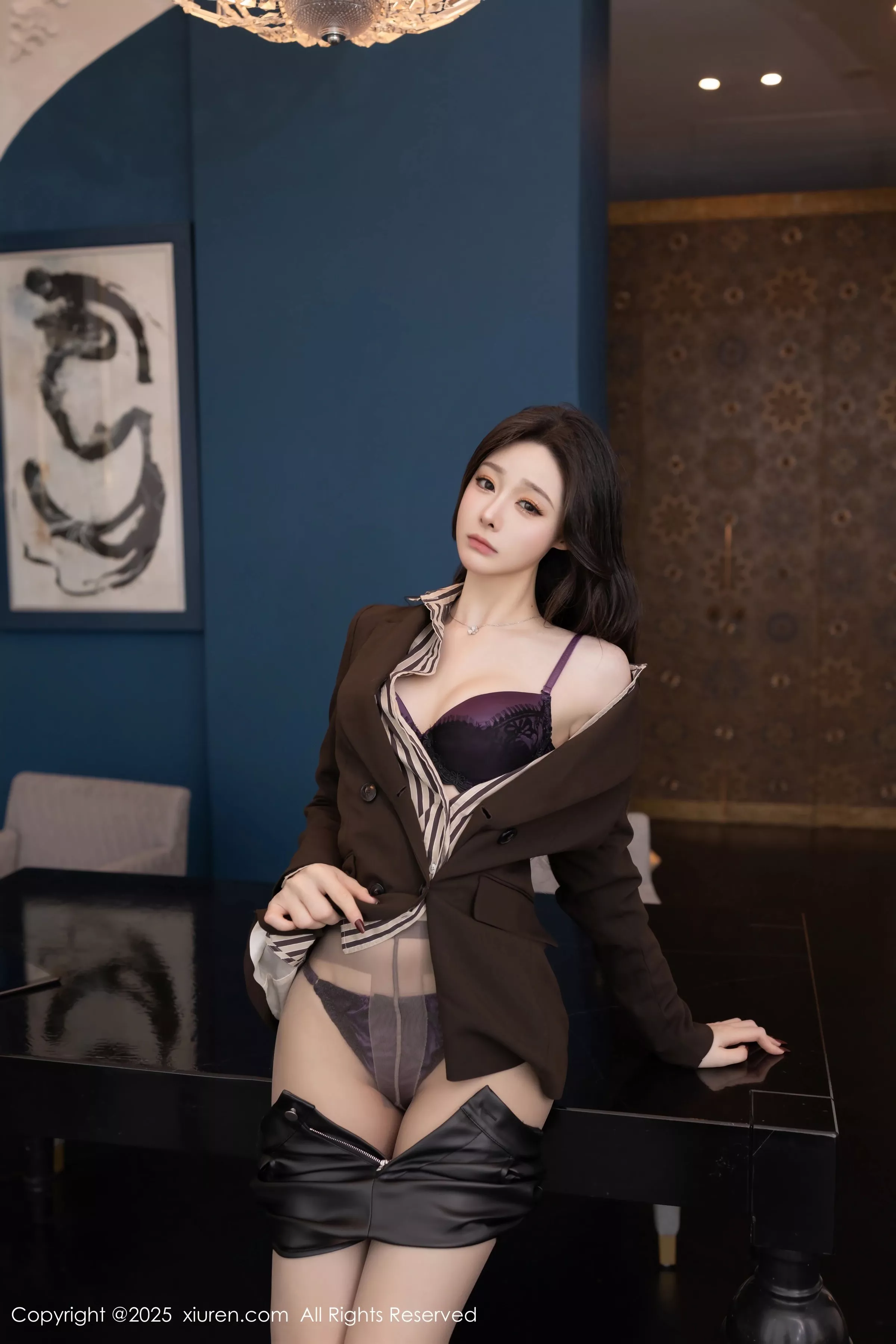 秀人集.com_[XiuRen秀人网]No.10202_模特小逗逗性感衬衫露紫色蕾丝内衣配黑丝袜秀曼妙身姿诱惑写真80P