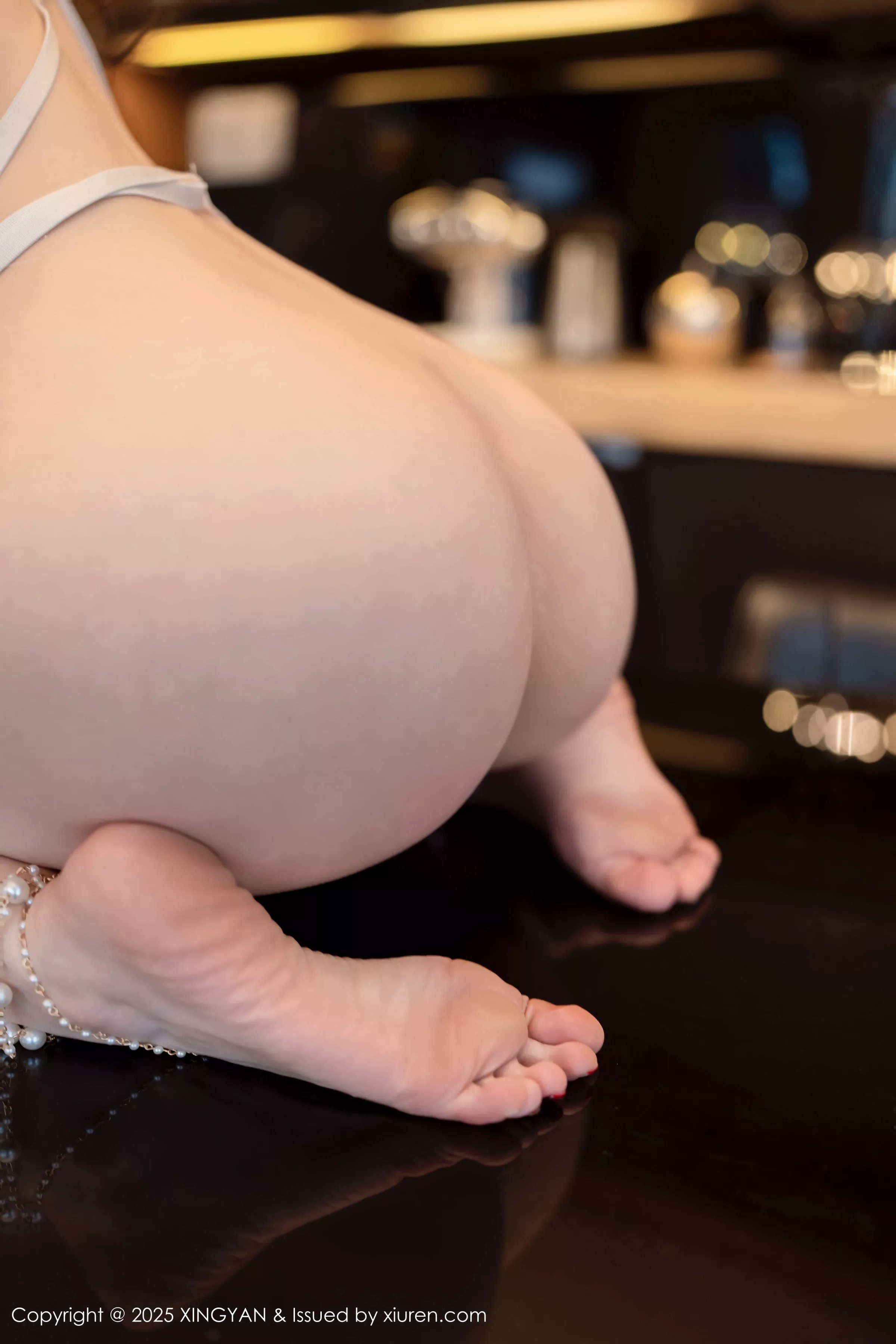 秀人集.com_[XINGYAN星颜社]VOL.341_女神李丽莎性感白色蕾丝内衣配白丝吊袜秀完美身材诱惑写真82P