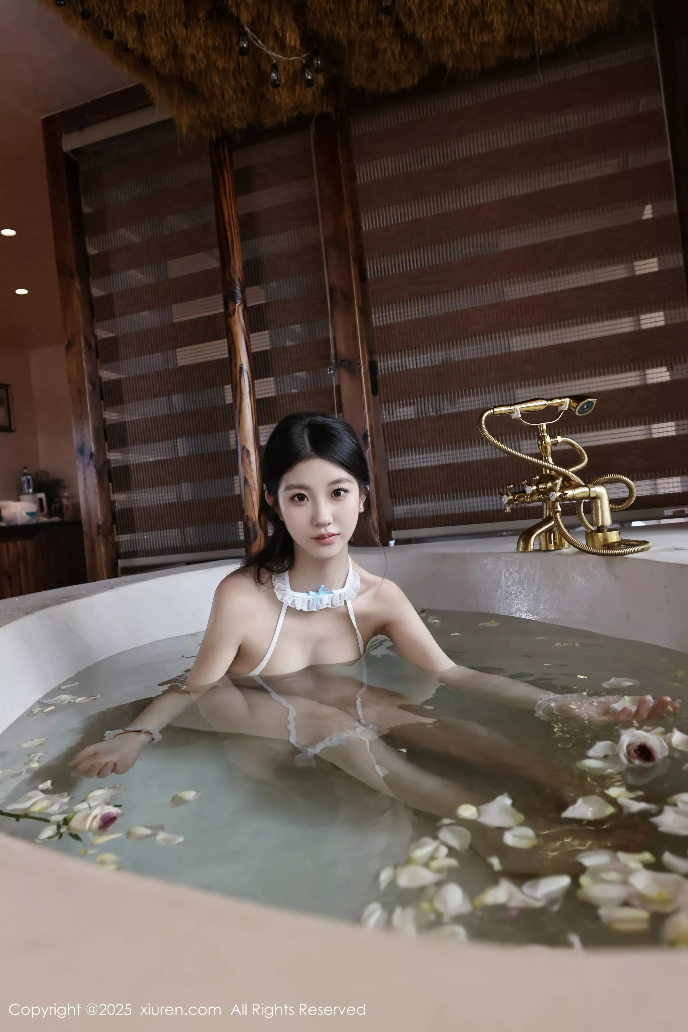 秀人集.com_[XiuRen秀人网]No.10199_模特小芭乐温泉性感黑色比基尼+白色情趣服饰秀曼妙身姿诱惑写真86P