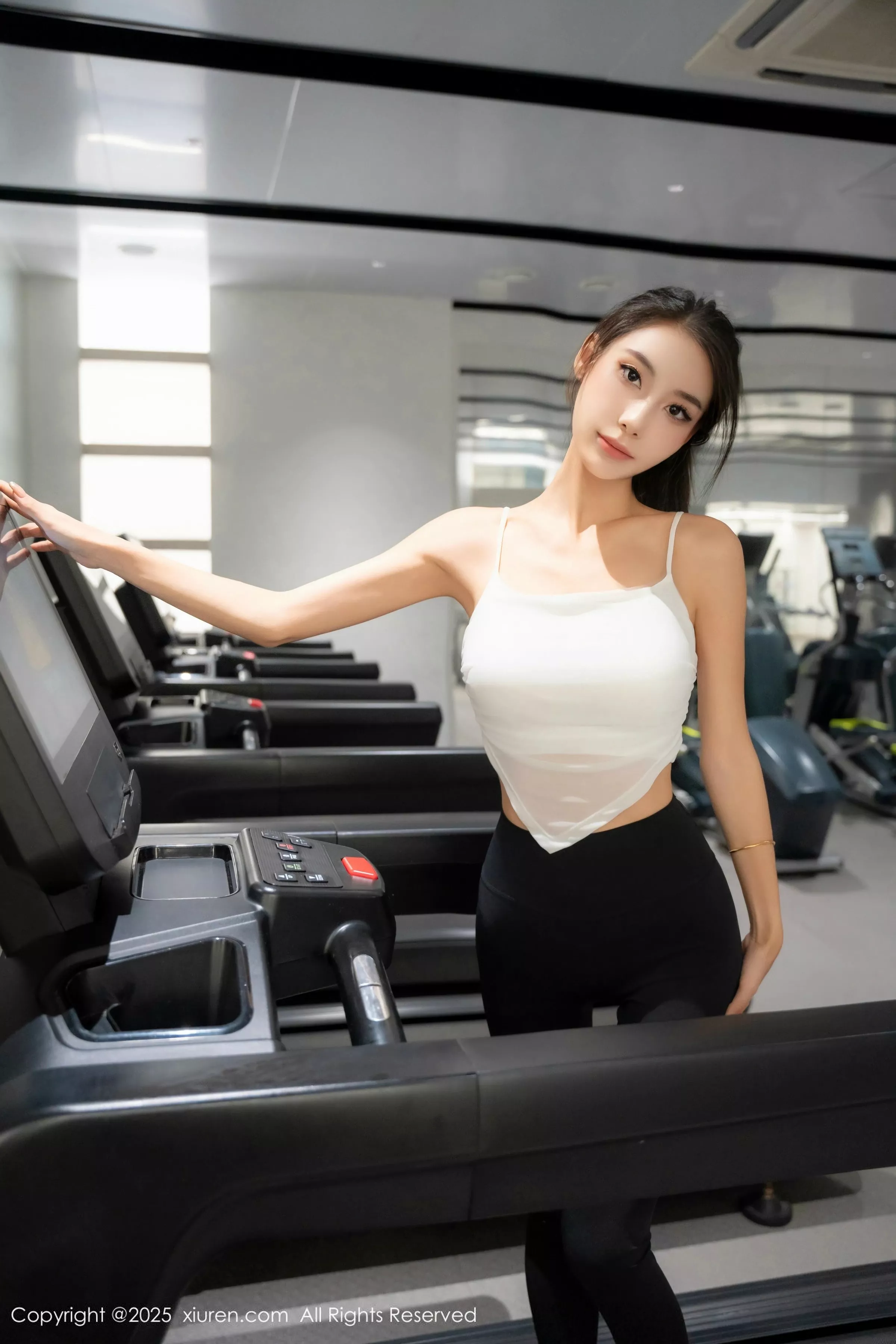 秀人集.com_[XiuRen秀人网]No.10239_模特Lingyu69健身房场景性感紧身瑜伽服饰秀丰腴身材诱惑写真58P