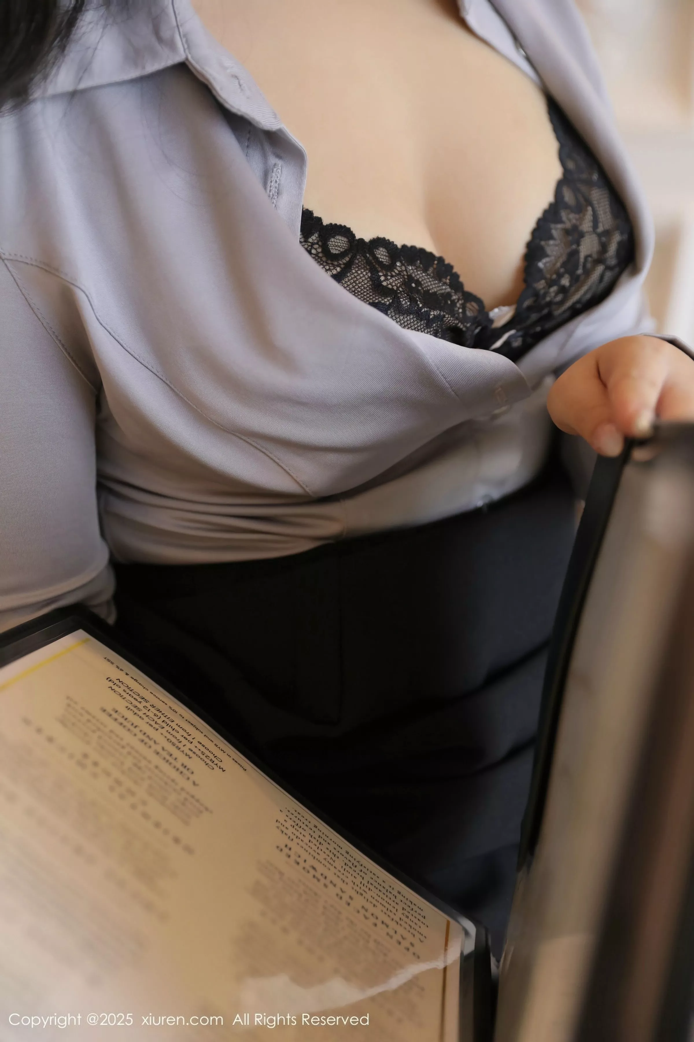 秀人集.com_[XiuRen秀人网]No.10243_模特希雅sia性感灰色OL服饰露黑色内衣配超薄黑丝极致魅惑写真82P