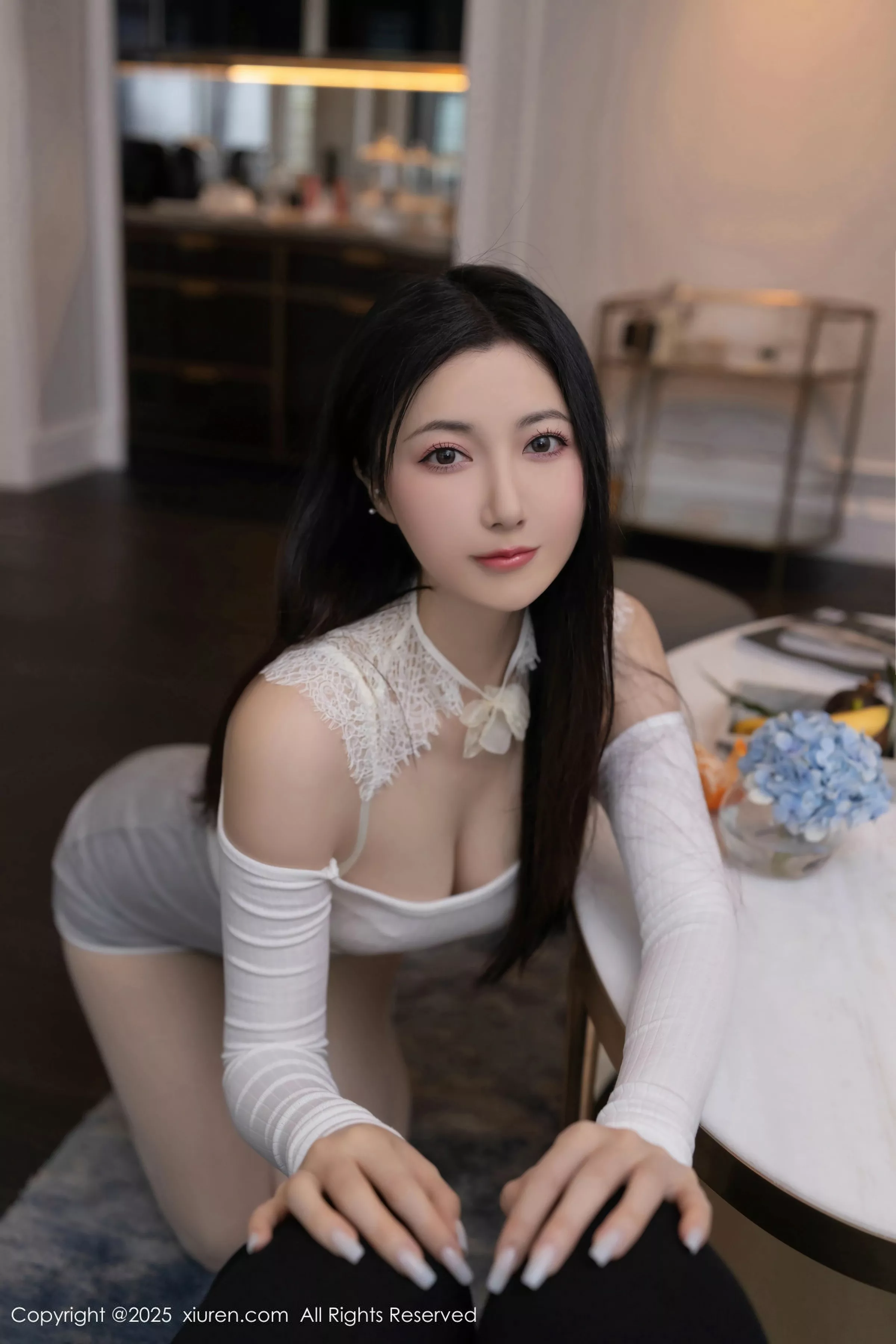 秀人集.com_[XiuRen秀人网]No.10261_模特鱼子酱Fish性感白色短T露白色内衣配开档白丝秀美腿诱惑写真80P