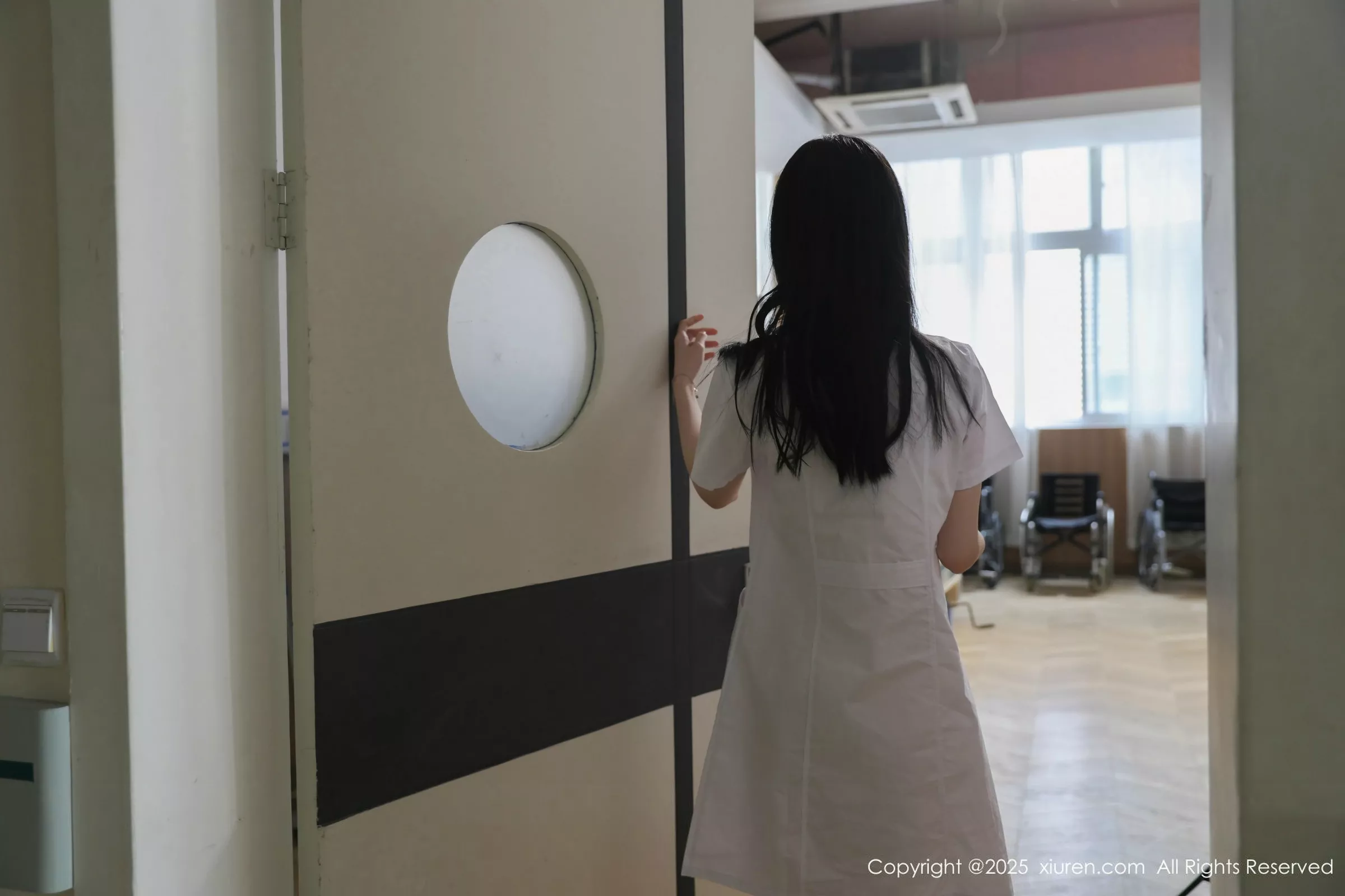 秀人集.com_[XiuRen秀人网]No.10256_模特布丁wow性感护士服露浅色内衣配肉丝袜秀曼妙身材诱惑写真80P