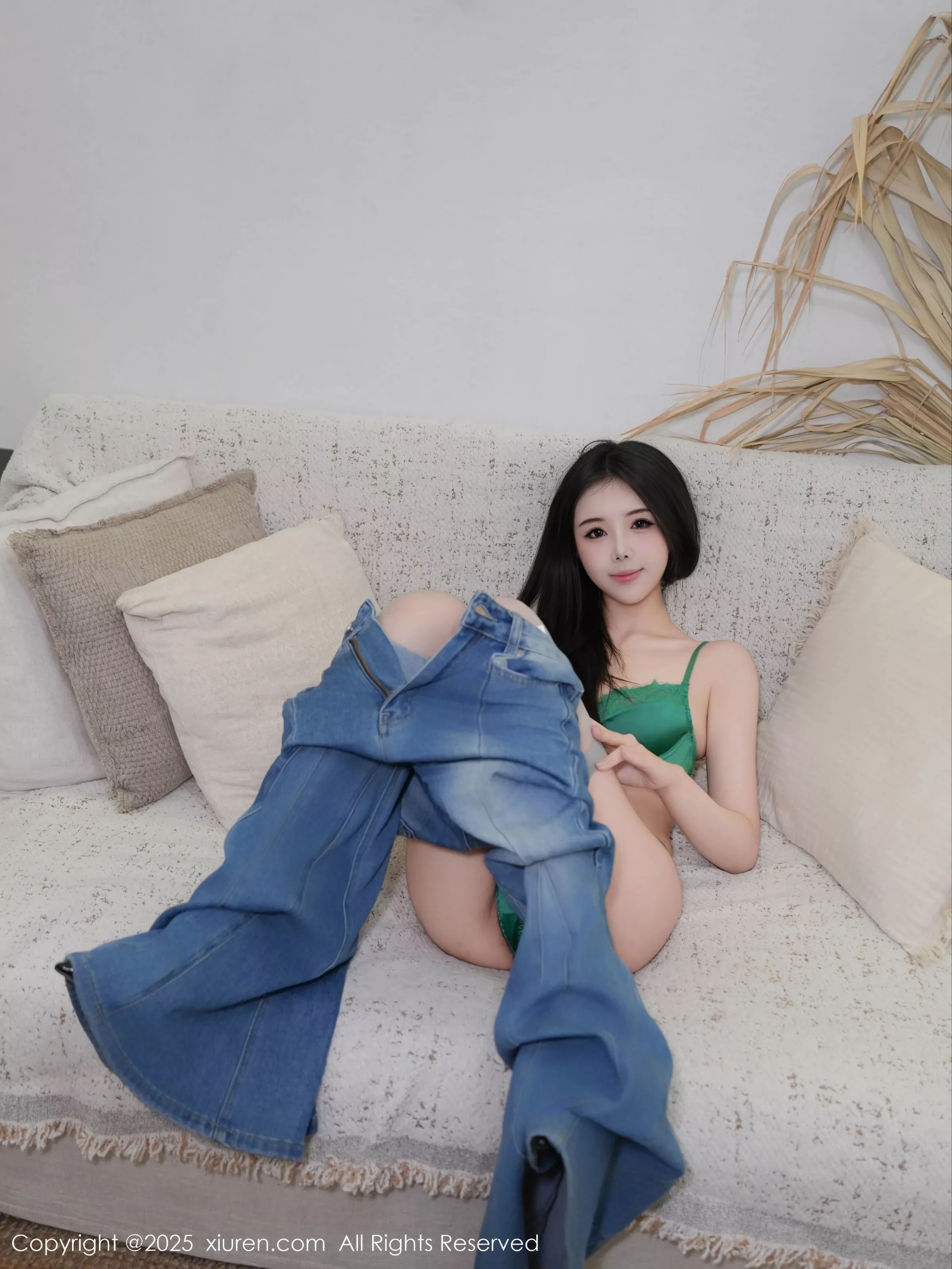 秀人集.com_[XiuRen秀人网]No.10260_模特袁圆性感T恤露绿色内衣配灰色丝袜秀曼妙身姿完美诱惑写真78P