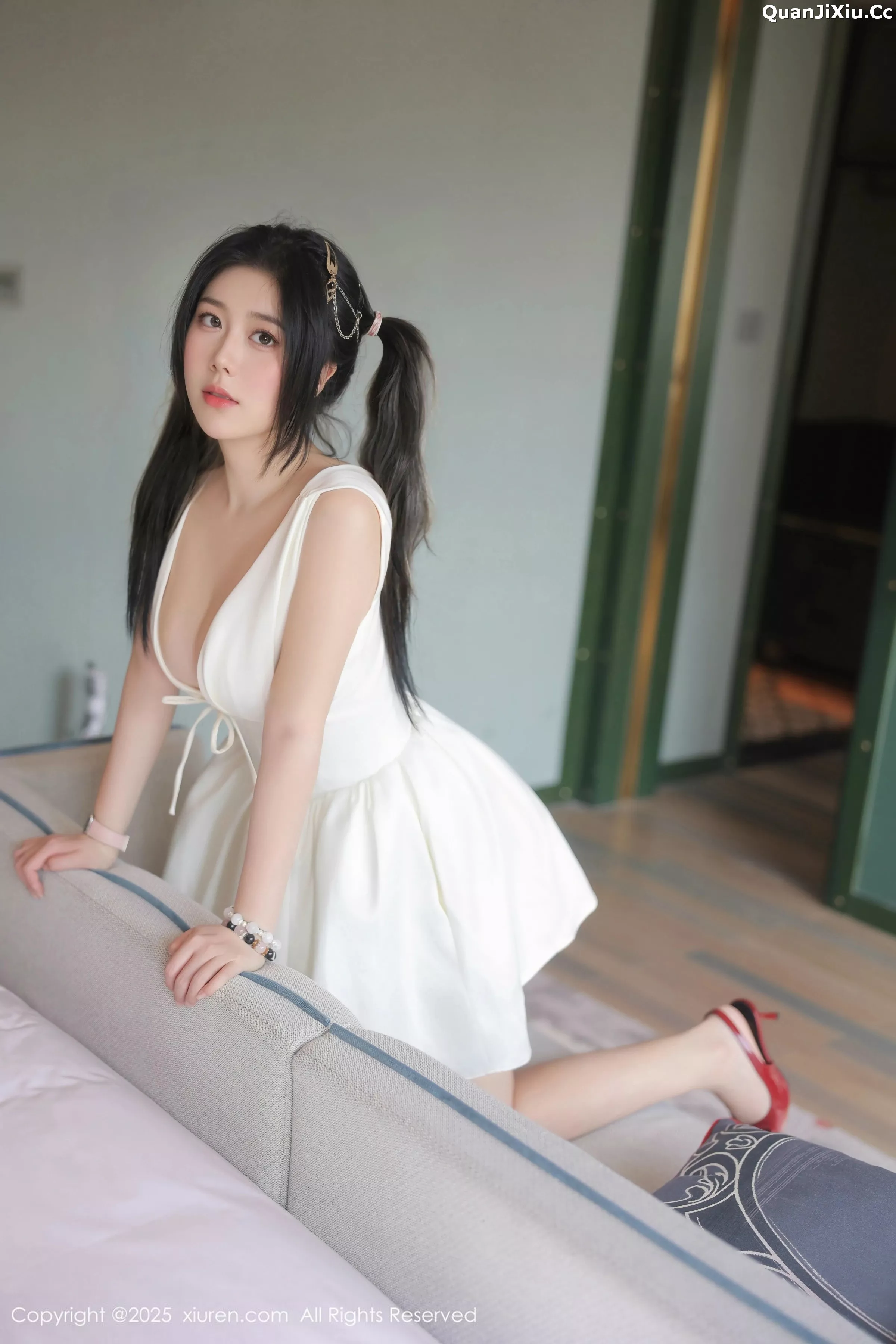 秀人集.com_[XiuRen秀人网]No.10262_新人模特诺诺Hsu白色连衣裙露粉色情趣内衣秀丰腴身材诱惑写真40P