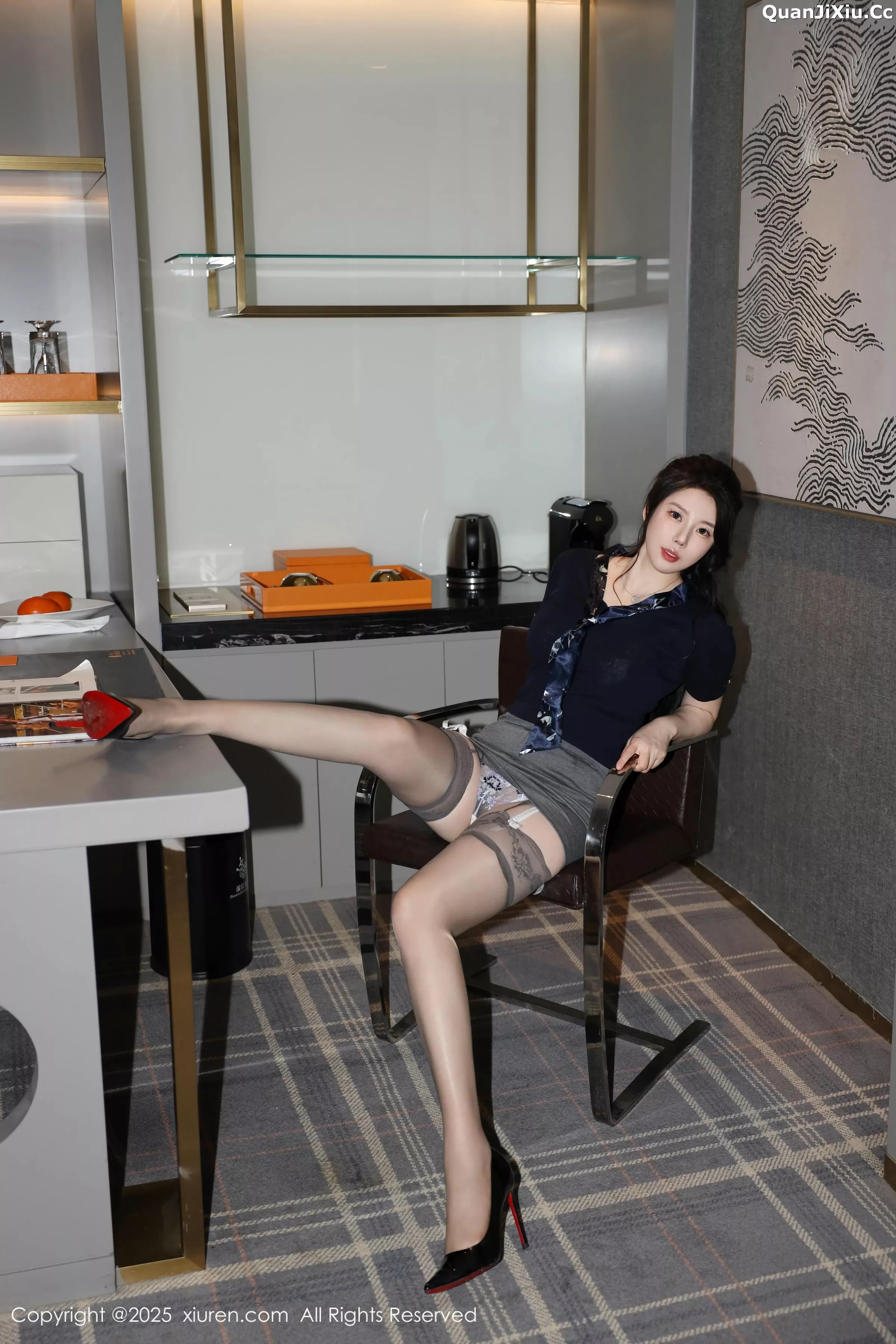 秀人集.com_[XiuRen秀人网]No.10266_模特白茹雪abby性感黑色OL服饰配灰丝吊袜秀丰腴身材诱惑写真72P