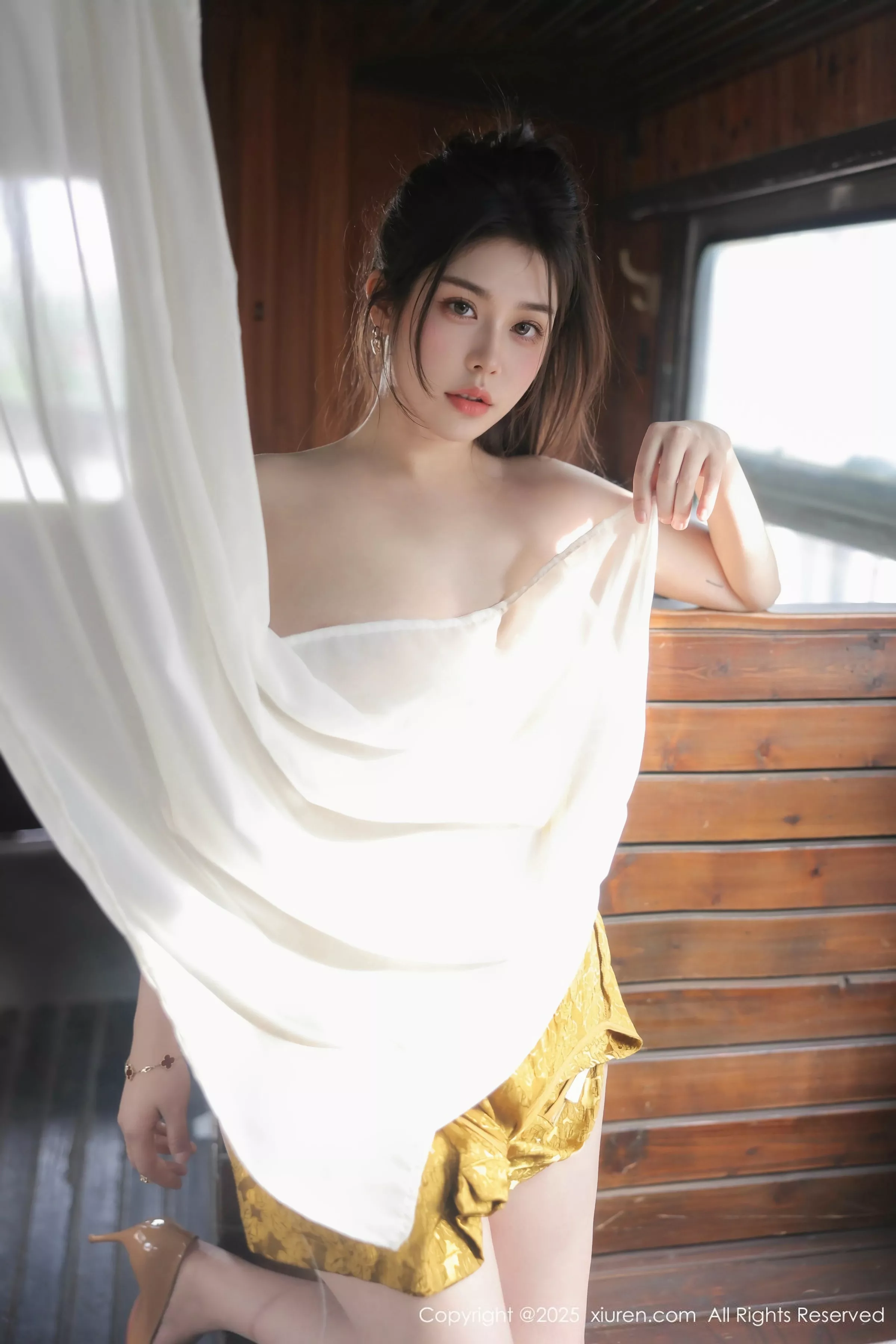 秀人集.com_[XiuRen秀人网]No.10269_模特林若凡F性感黄色旗袍露浅色内衣秀丰腴身材撩人诱惑写真71P