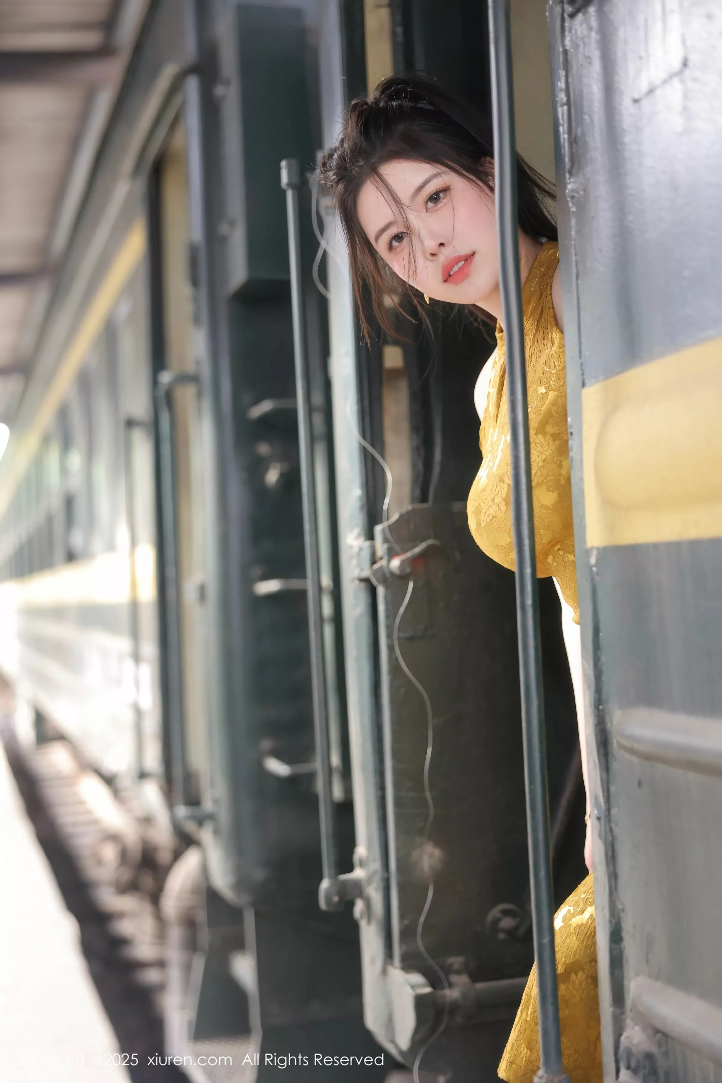 秀人集.com_[XiuRen秀人网]No.10269_模特林若凡F性感黄色旗袍露浅色内衣秀丰腴身材撩人诱惑写真71P