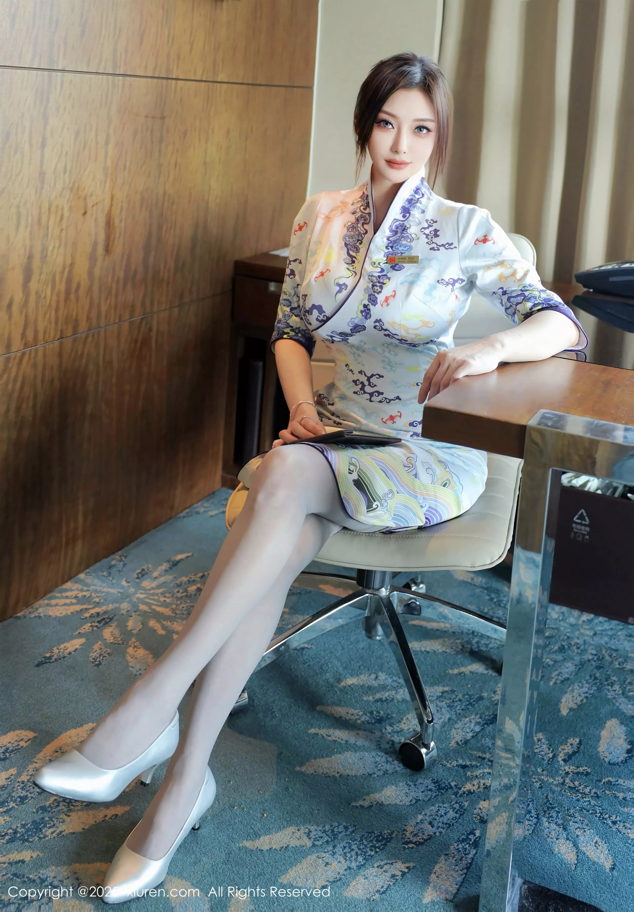 秀人集.com_[XiuRen秀人网]No.10273_新人模特苏一诺性感青色旗袍露蓝色内衣配灰丝袜秀美腿诱惑写真79P