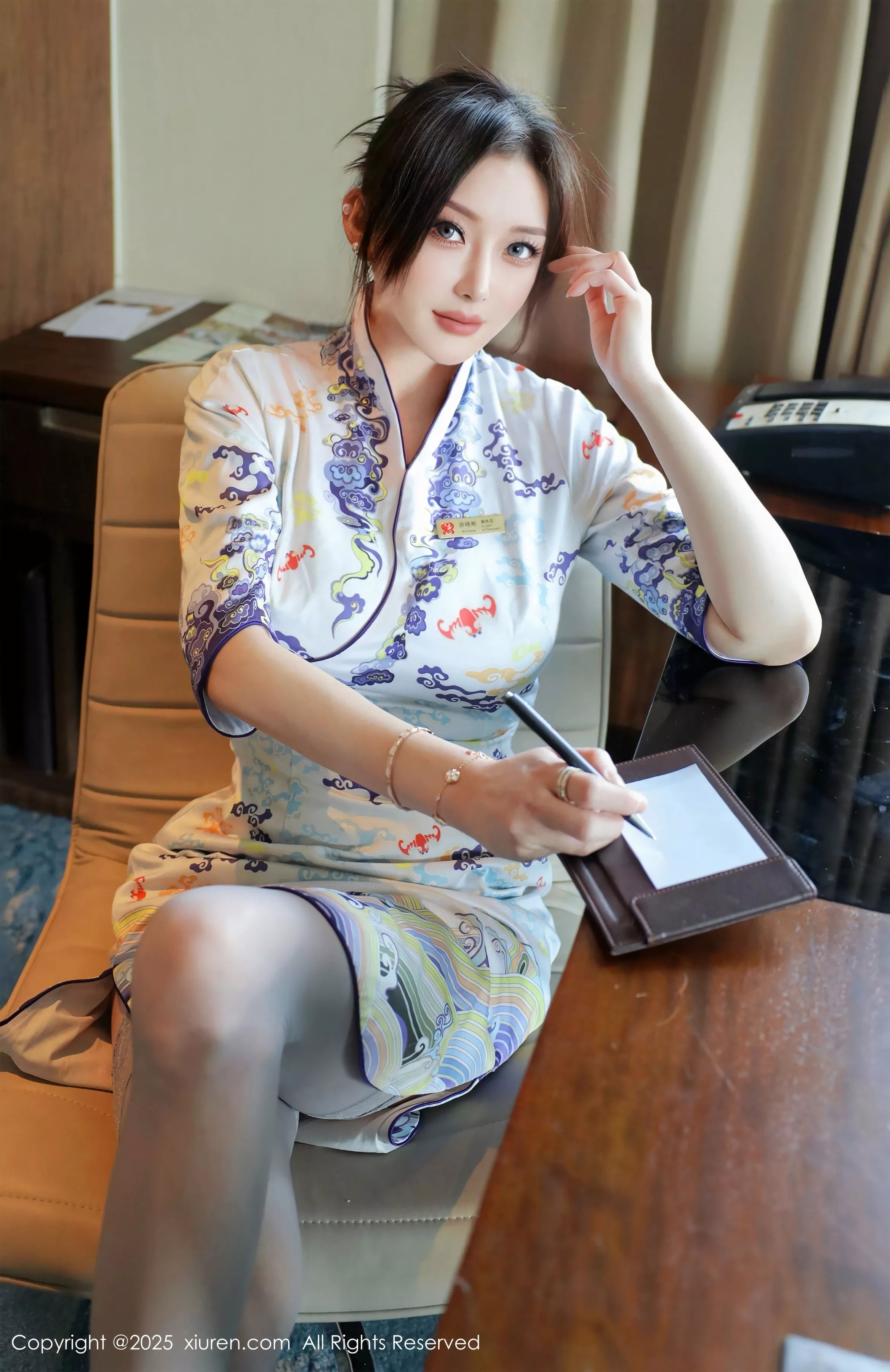 秀人集.com_[XiuRen秀人网]No.10273_新人模特苏一诺性感青色旗袍露蓝色内衣配灰丝袜秀美腿诱惑写真79P