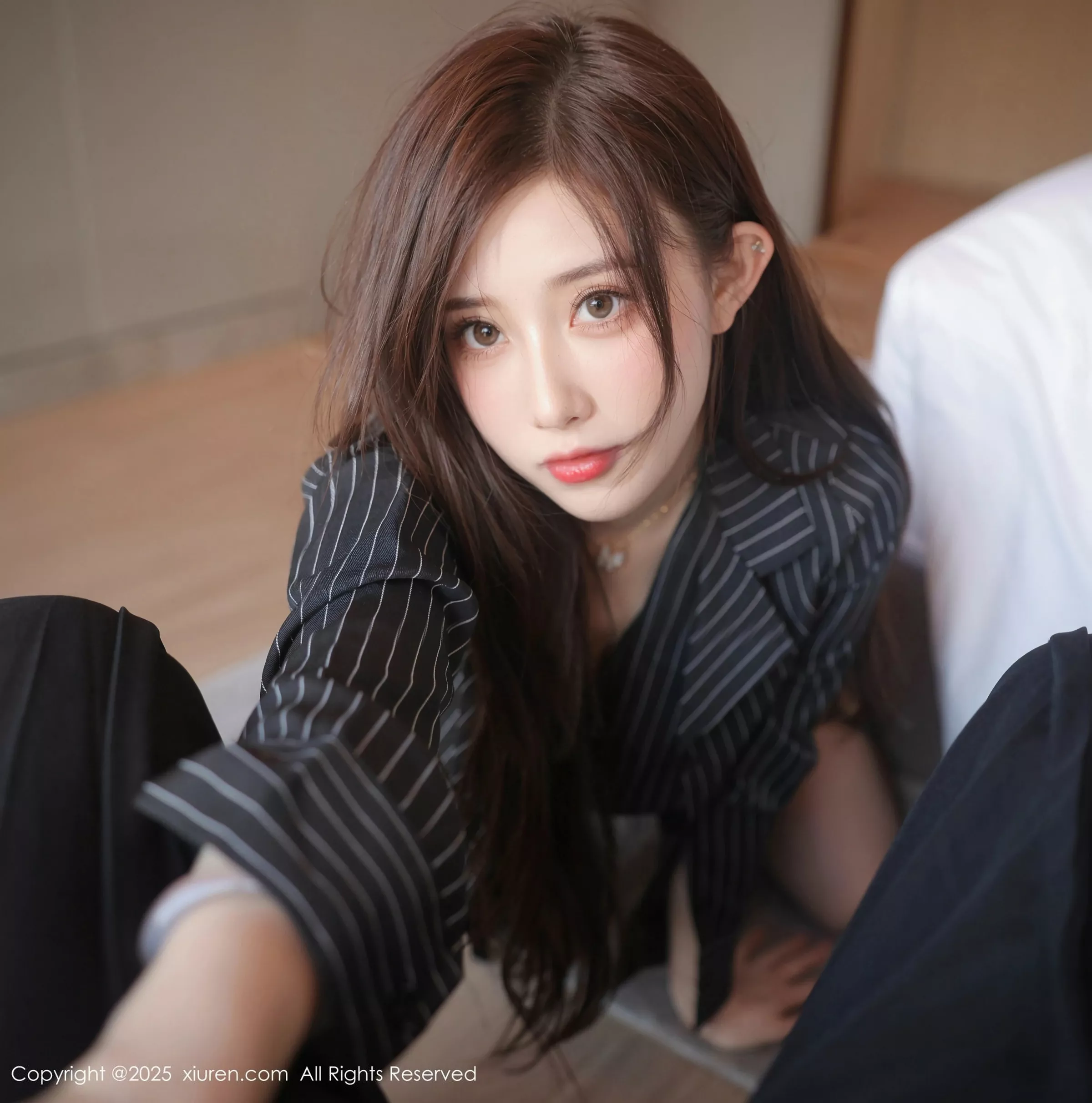 秀人集.com_[XiuRen秀人网]No.10285_模特奶油猫呀性感深色OL服饰露蓝色蕾丝内衣秀丰腴身材诱惑写真79P