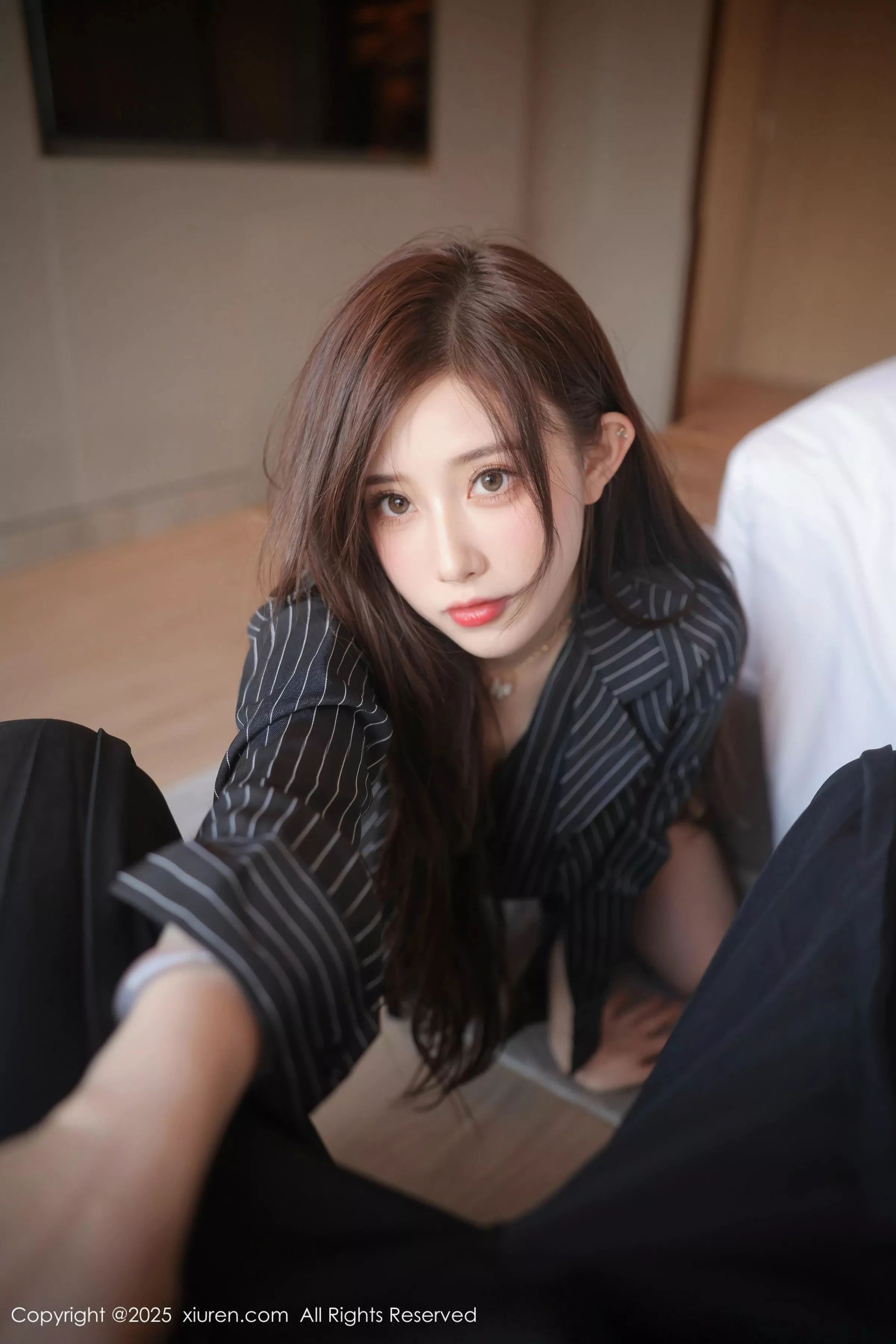 秀人集.com_[XiuRen秀人网]No.10285_模特奶油猫呀性感深色OL服饰露蓝色蕾丝内衣秀丰腴身材诱惑写真79P