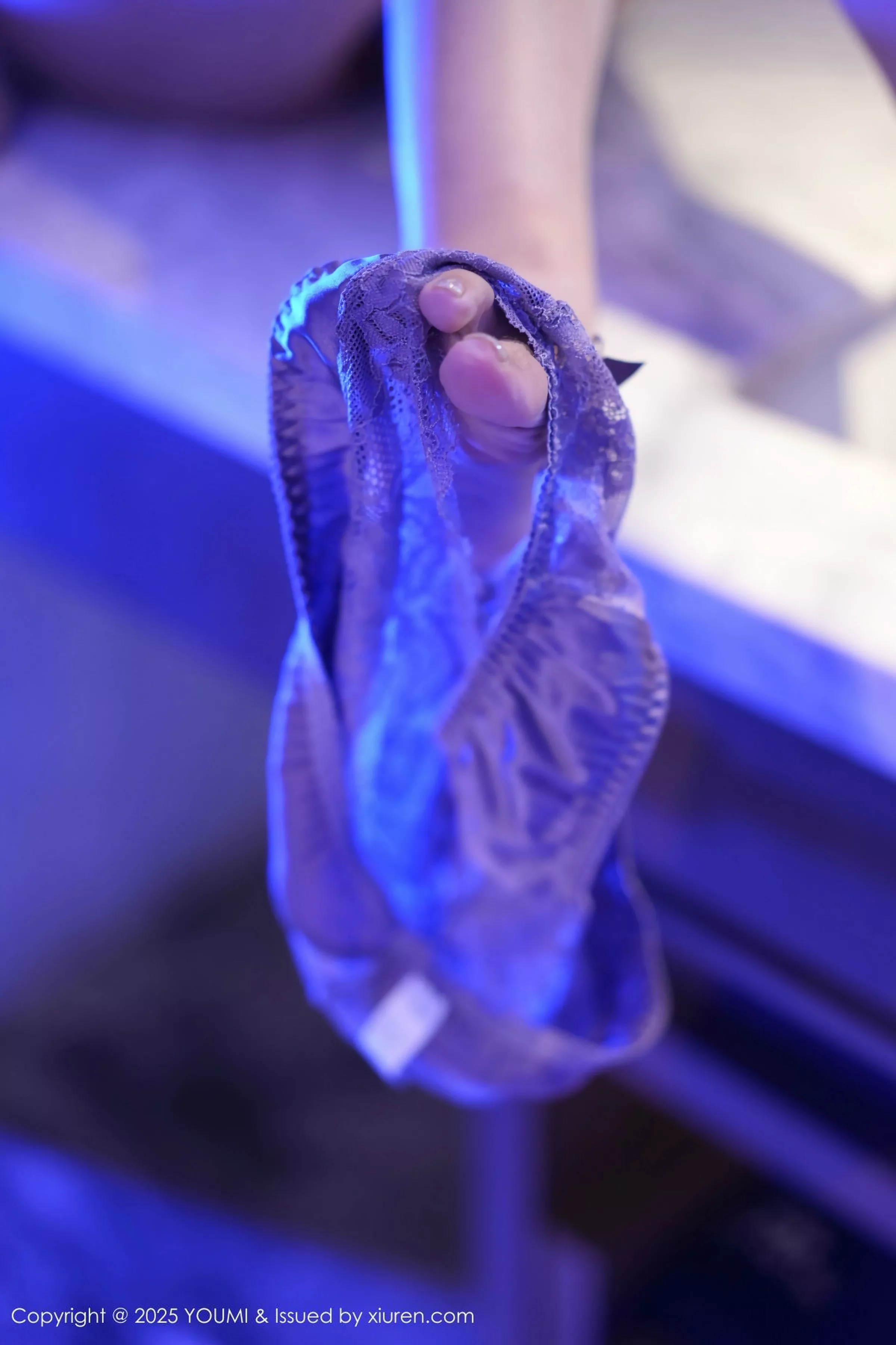 秀人集.com_[YouMi尤蜜荟]Vol.1137_模特允爾私房性感黑色皮上衣配黑丝吊袜秀丰腴身材完美诱惑写真64P