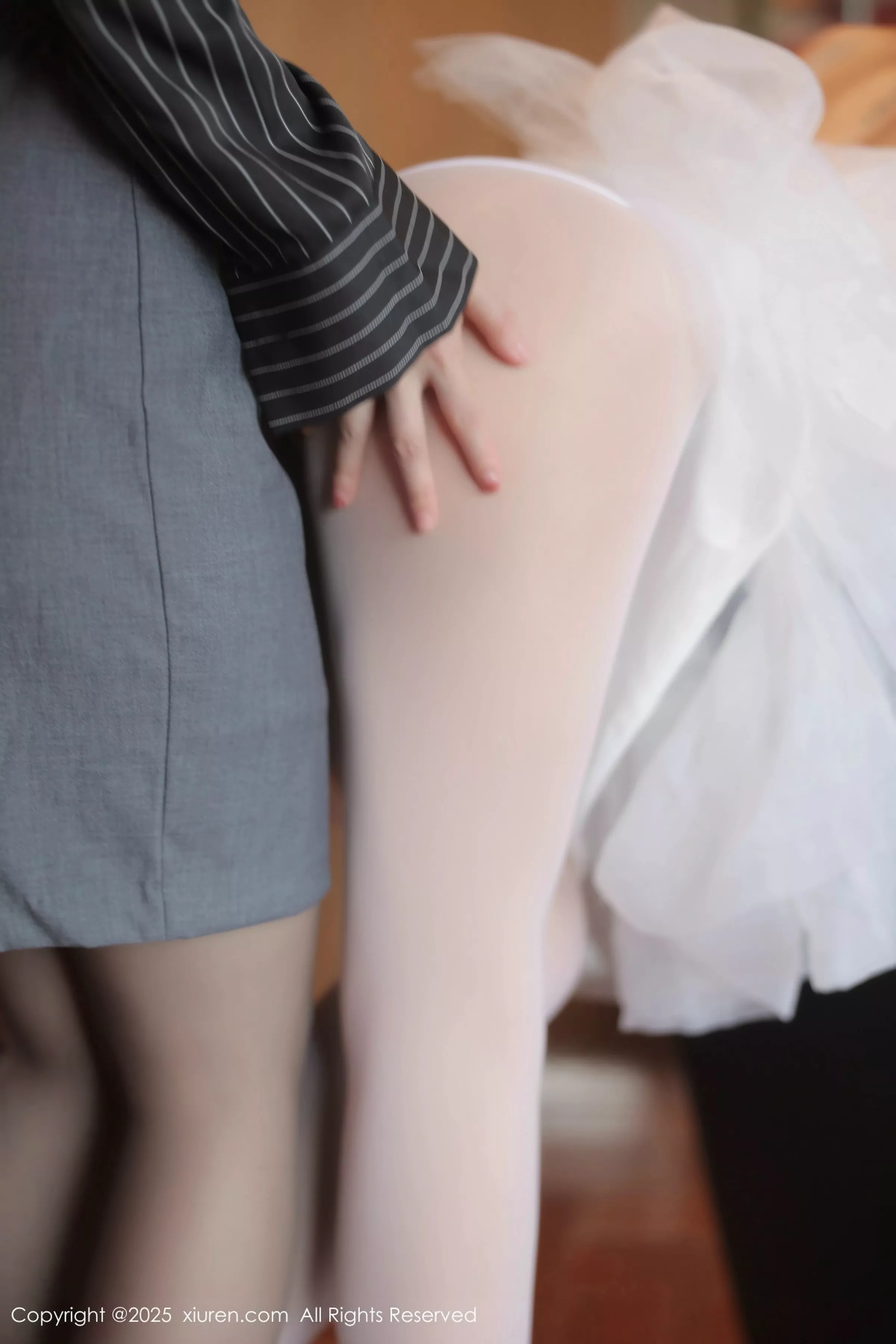 秀人集.com_[XiuRen秀人网]No.10295_模特白茹雪abby性感姐妹花剧情演绎OL服饰秀丰腴身材诱惑写真85P