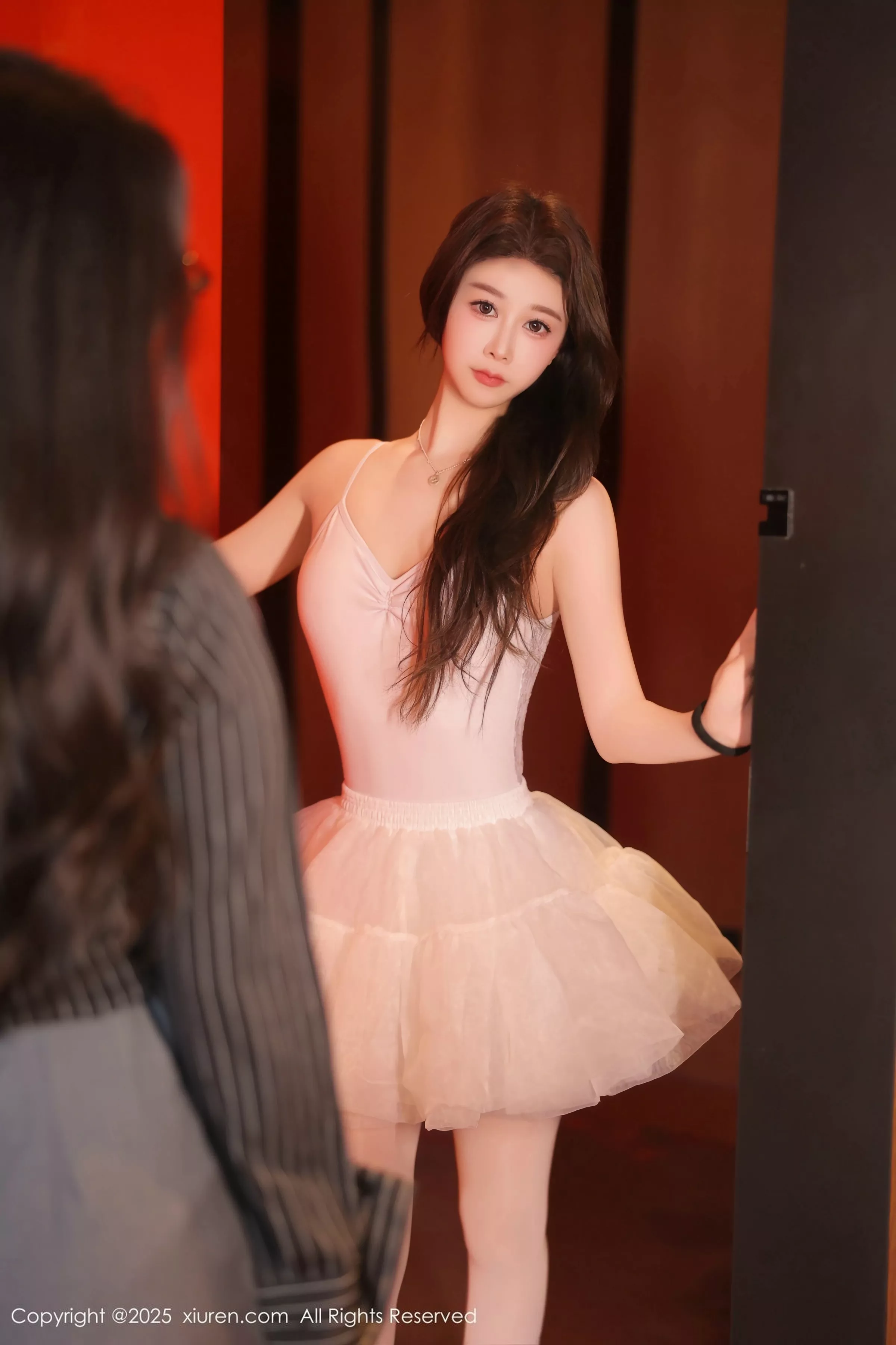 秀人集.com_[XiuRen秀人网]No.10295_模特白茹雪abby性感姐妹花剧情演绎OL服饰秀丰腴身材诱惑写真85P