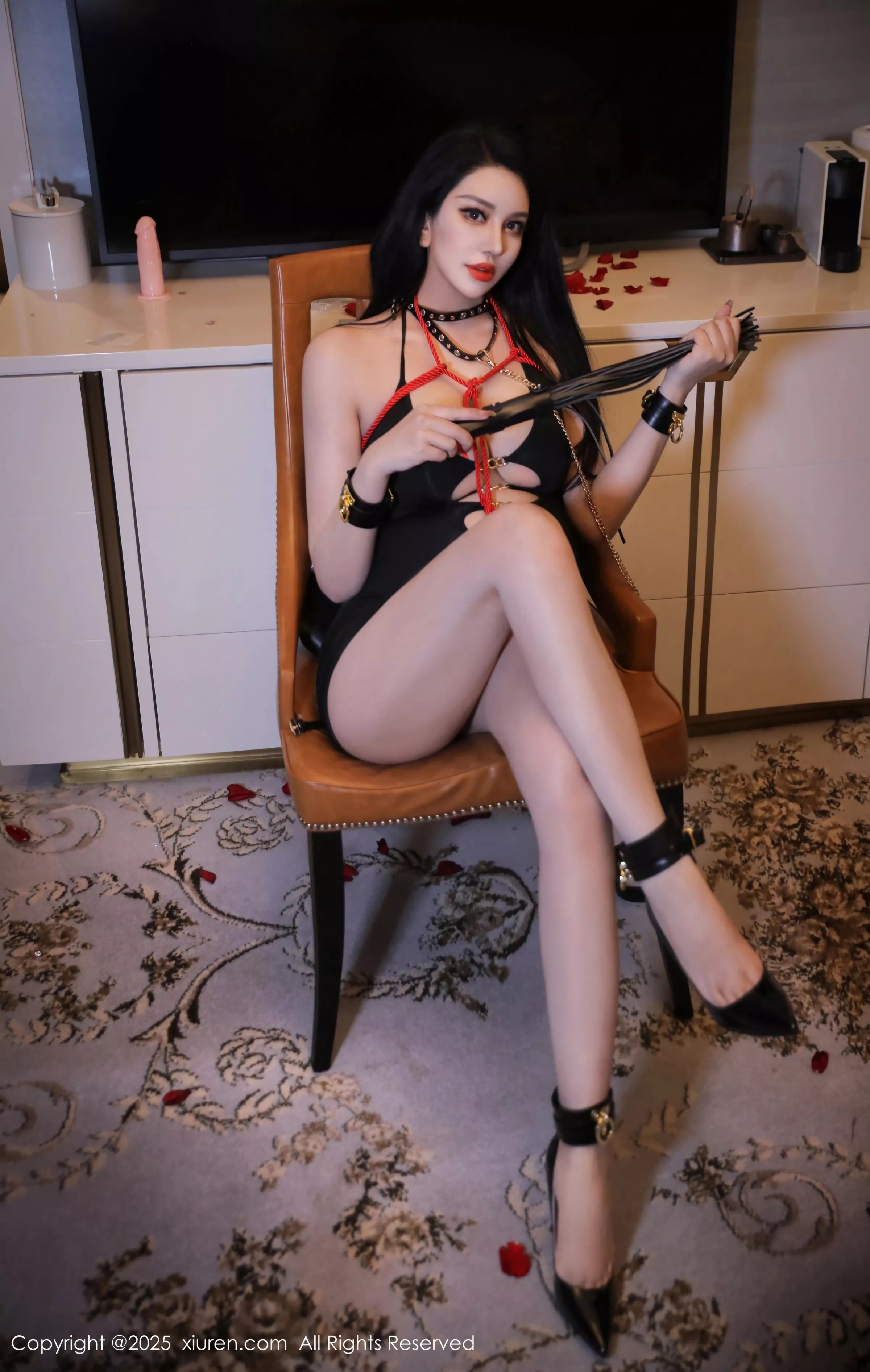 秀人集.com_[XiuRen秀人网]No.10293_模特乔安娜性感红色情趣内衣+黑色情趣服饰秀丰满身材诱惑写真48P