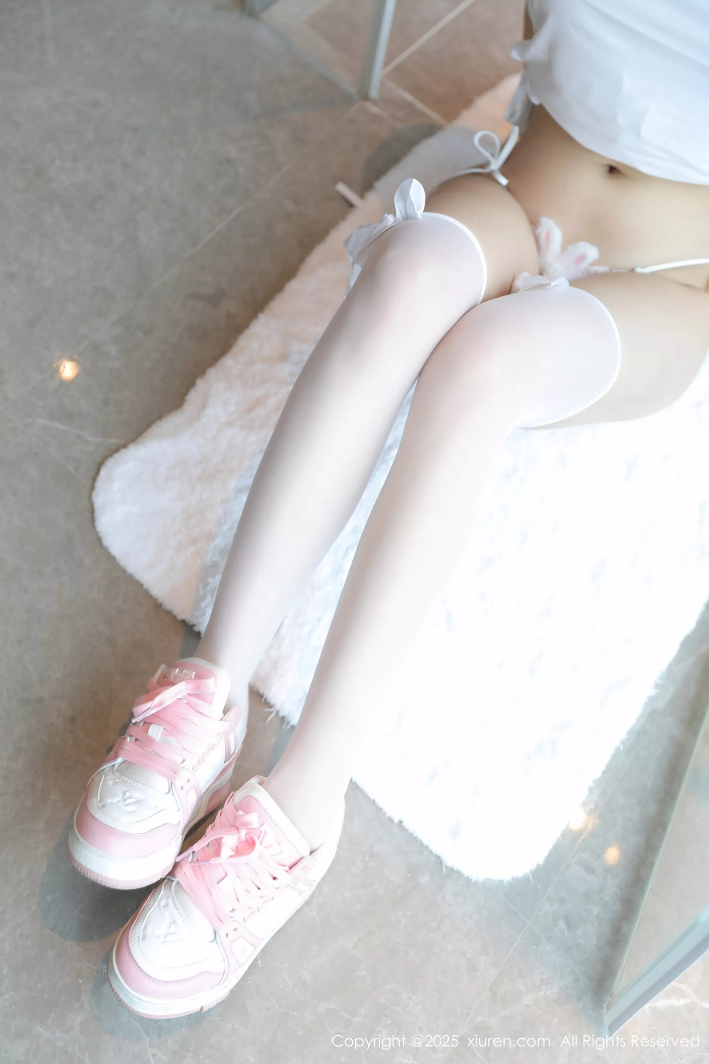 秀人集.com_[XiuRen秀人网]No.10184_新人模特量子玫瑰性感白色运动服配白丝袜秀凹凸身材诱惑写真85P