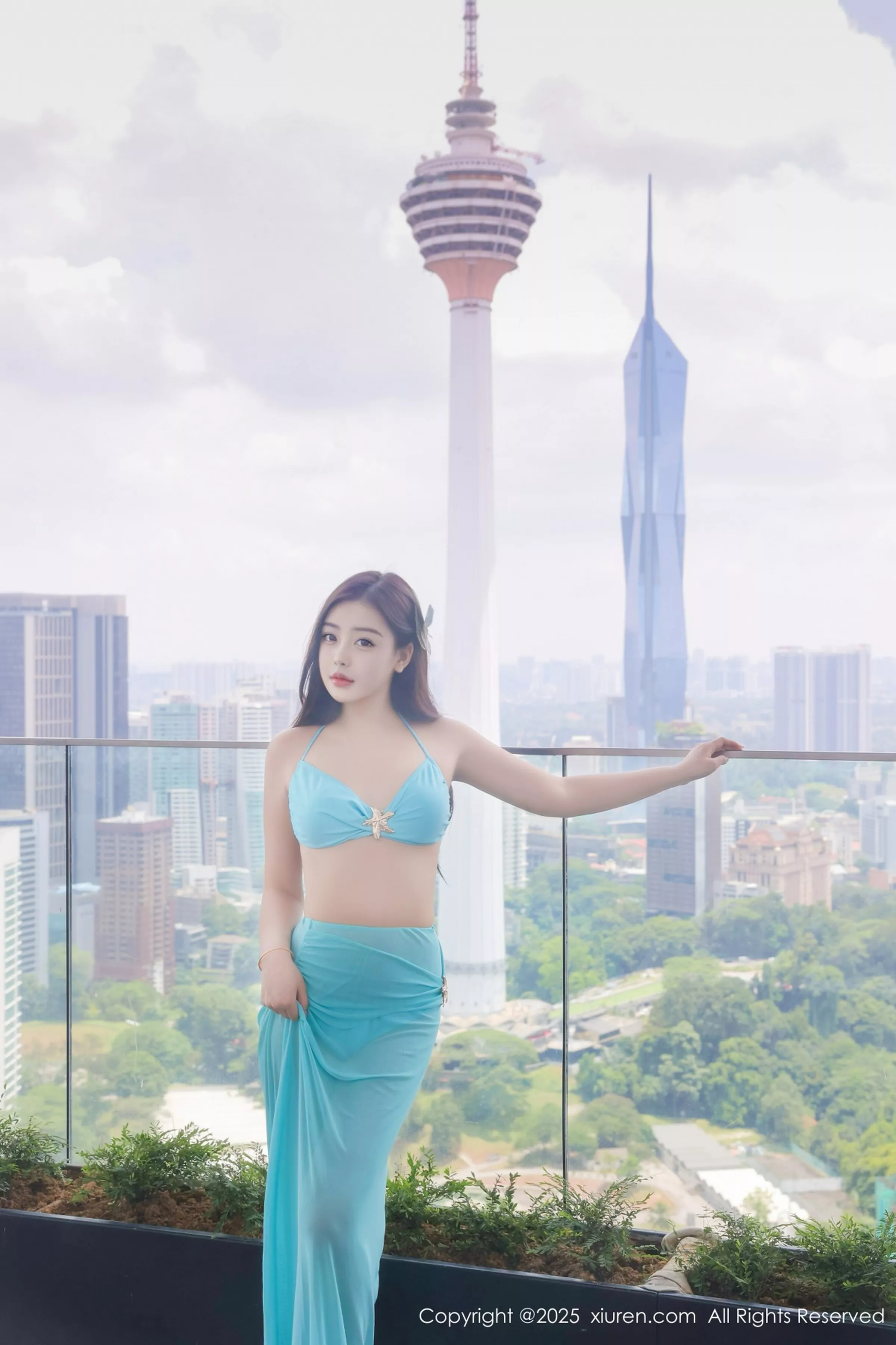 秀人集.com_[XiuRen秀人网]No.10187_模特希雅sia泳池场景性感蓝色比基尼秀完美身材撩人诱惑写真58P