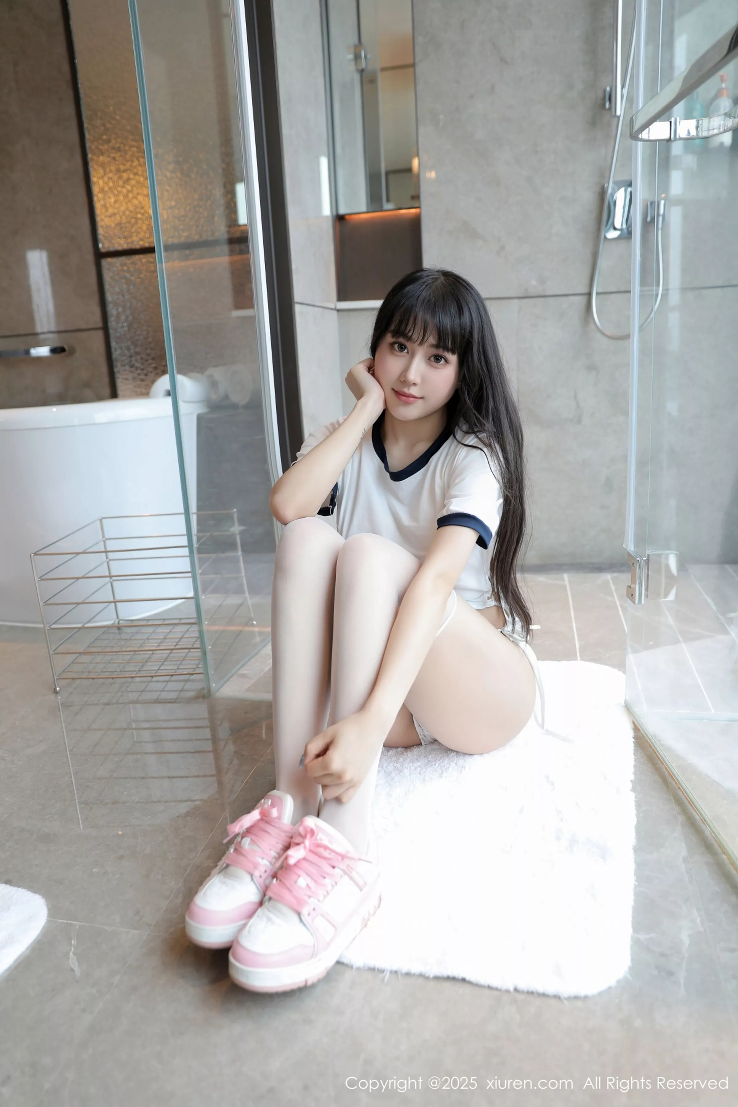 秀人集.com_[XiuRen秀人网]No.10184_新人模特量子玫瑰性感白色运动服配白丝袜秀凹凸身材诱惑写真85P