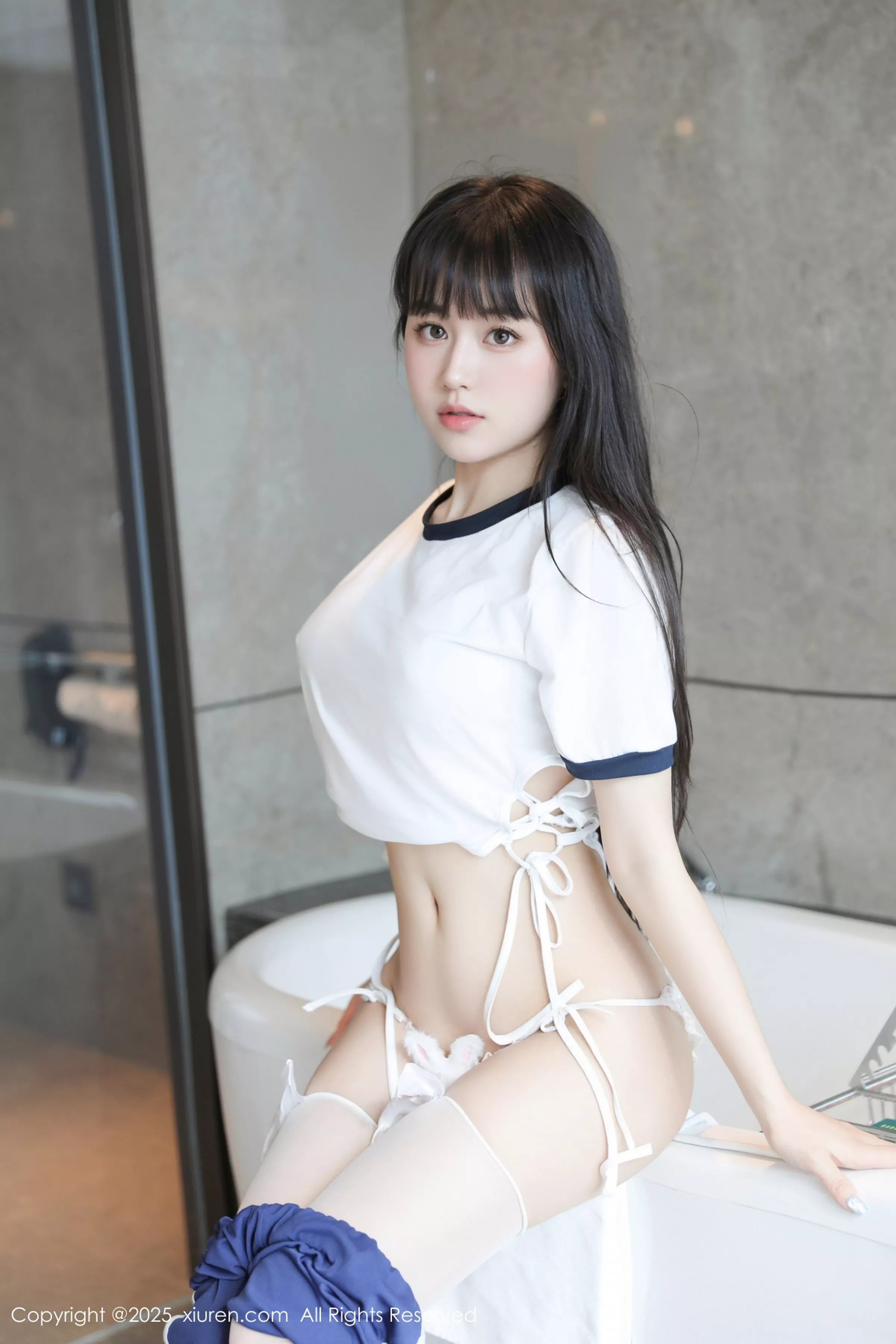 秀人集.com_[XiuRen秀人网]No.10184_新人模特量子玫瑰性感白色运动服配白丝袜秀凹凸身材诱惑写真85P