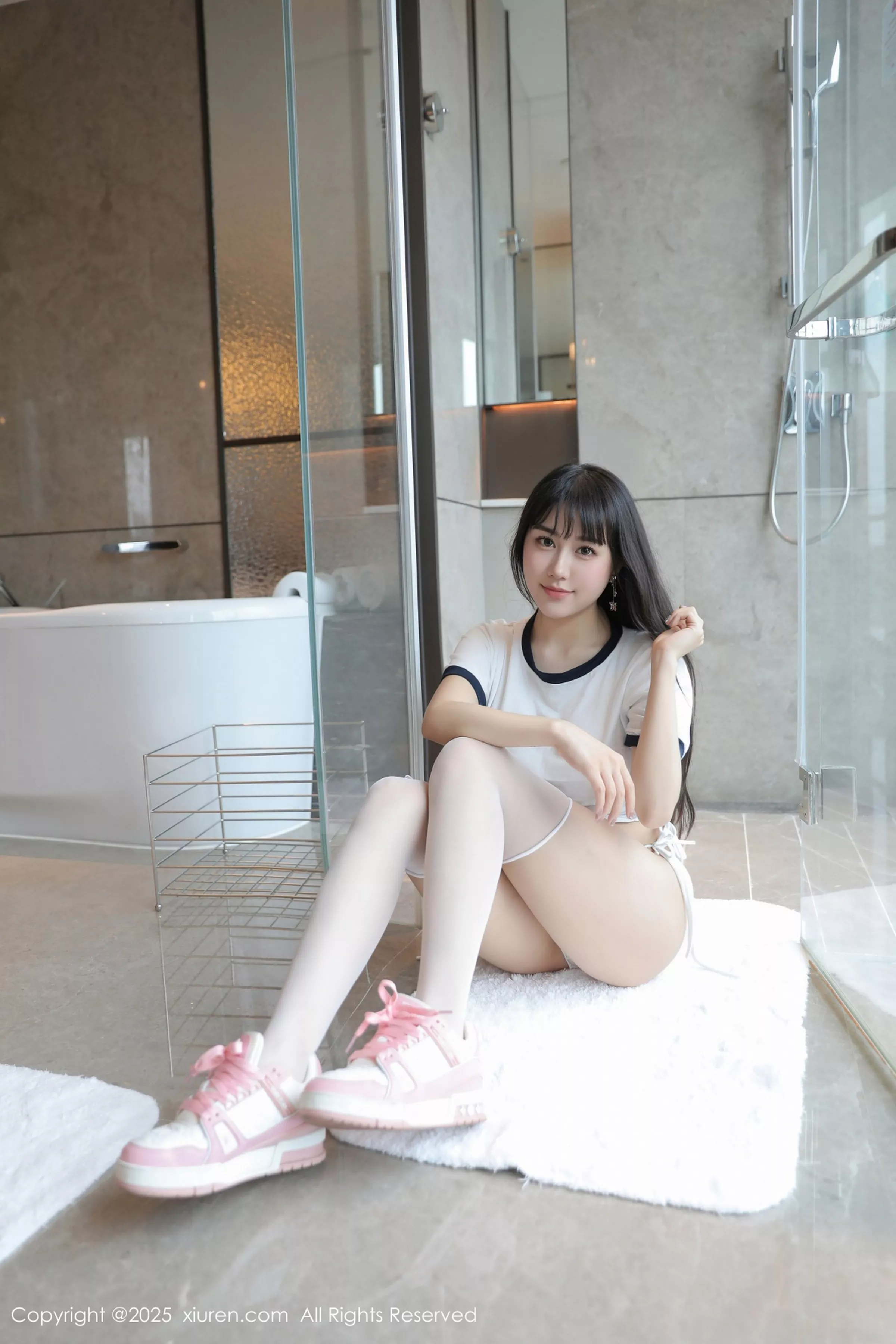 秀人集.com_[XiuRen秀人网]No.10184_新人模特量子玫瑰性感白色运动服配白丝袜秀凹凸身材诱惑写真85P