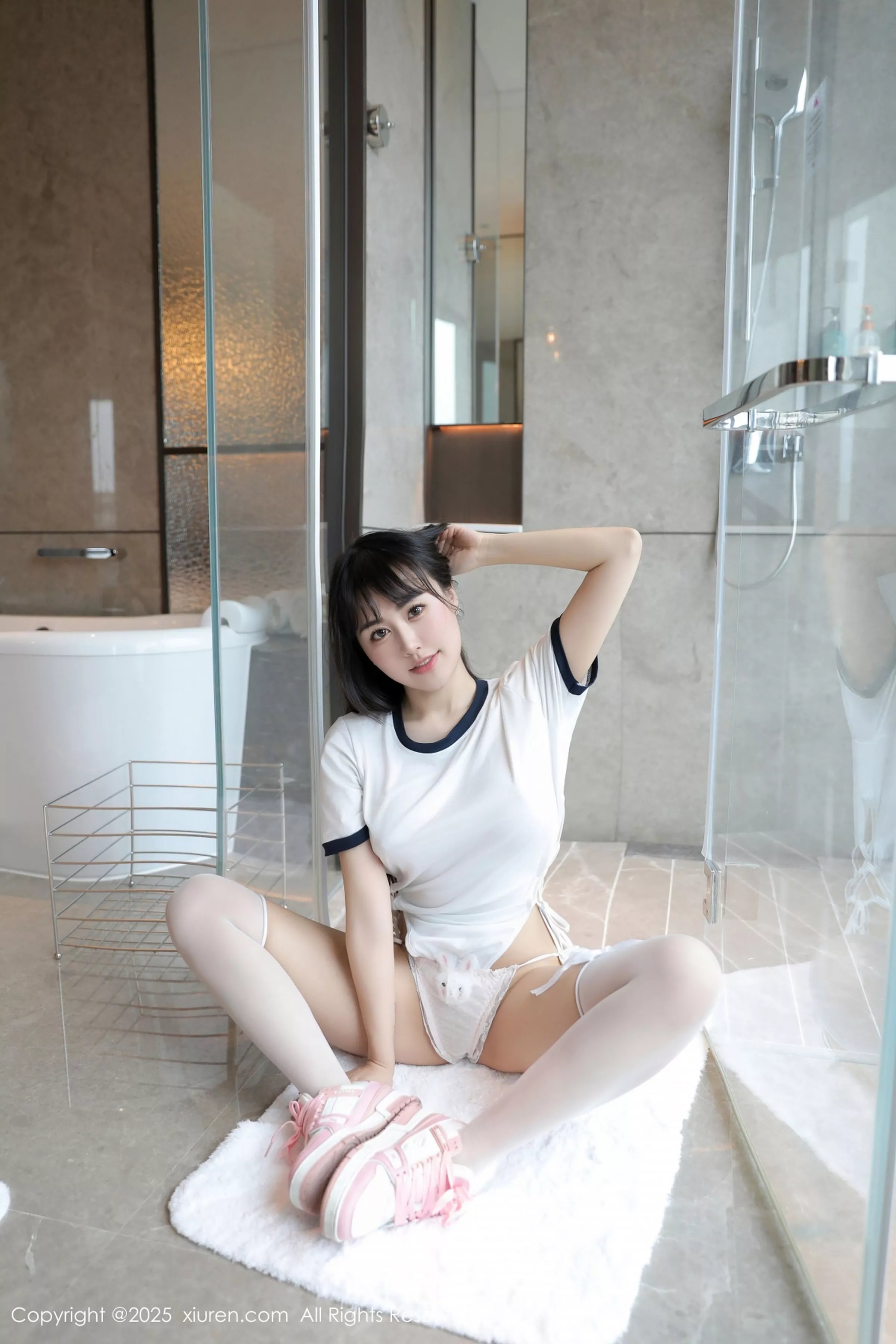 秀人集.com_[XiuRen秀人网]No.10184_新人模特量子玫瑰性感白色运动服配白丝袜秀凹凸身材诱惑写真85P