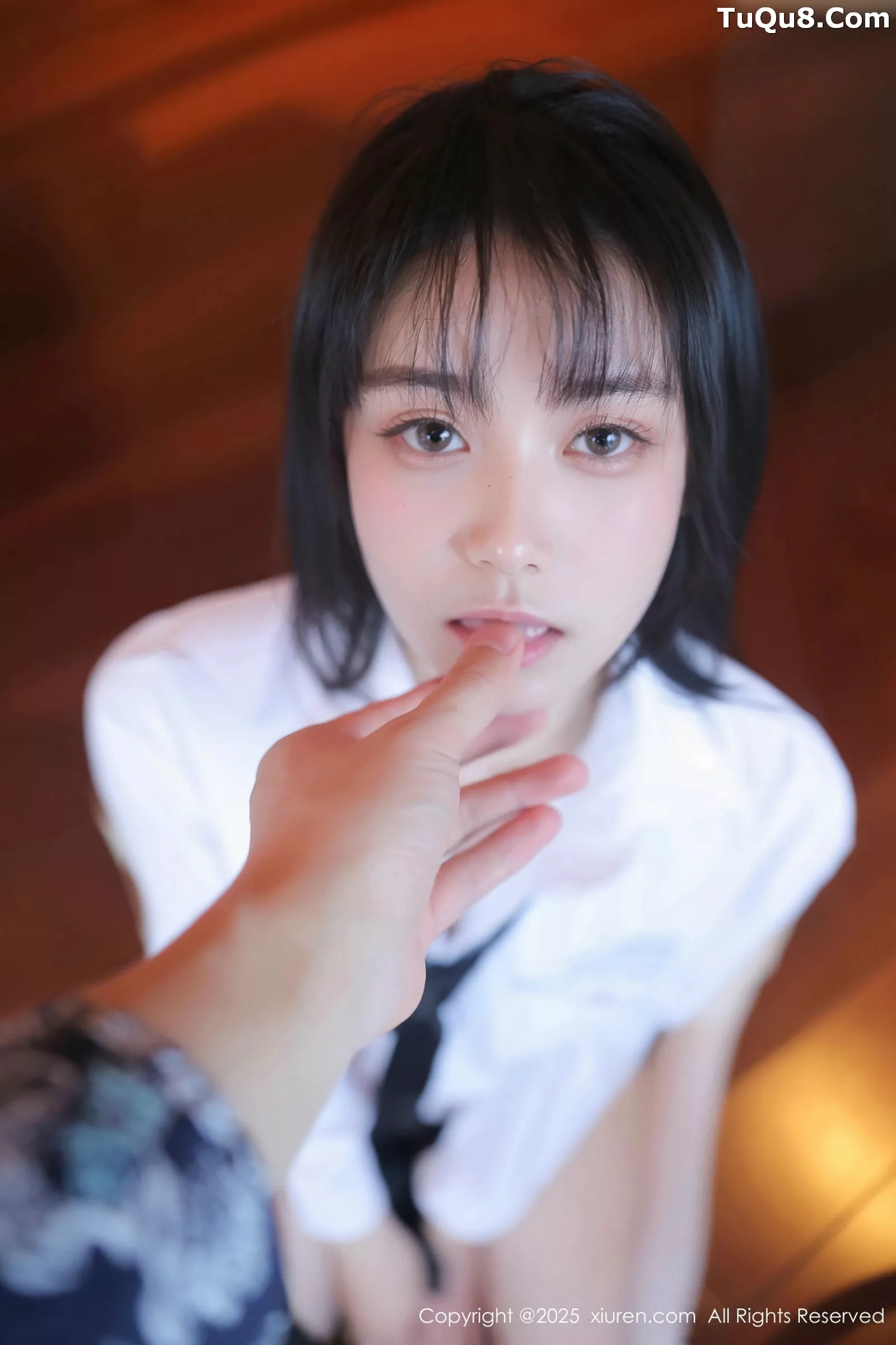 秀人集.com_[XiuRen秀人网]No.10335_模特软情性感白色衬衫配黑短裙露白色丝袜秀曼妙身姿诱惑写真64P