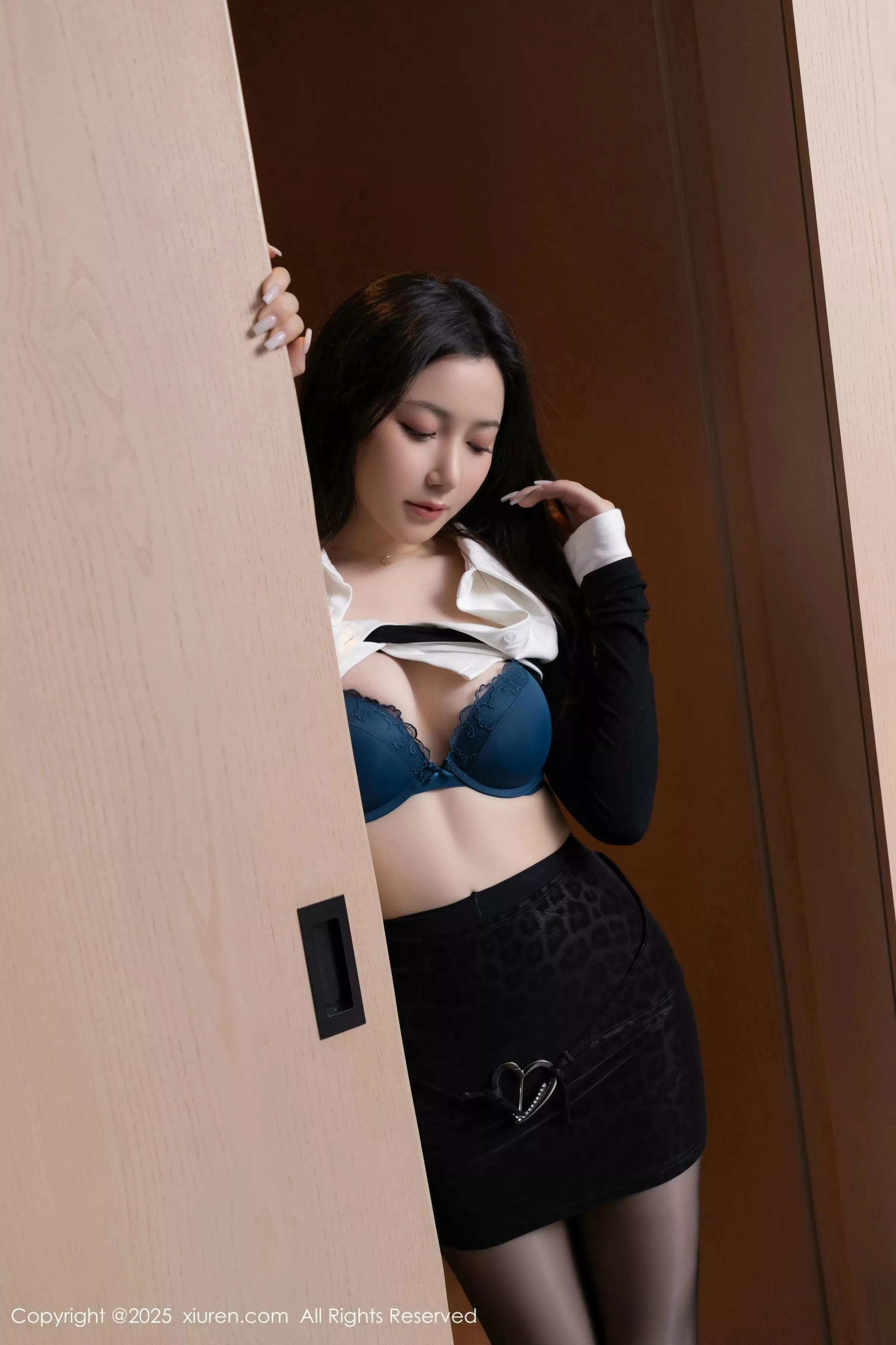 秀人集.com_[XiuRen秀人网]No.10353_模特鱼子酱Fish性感黑色学生服饰配开档黑丝秀曼妙身姿诱惑写真80P