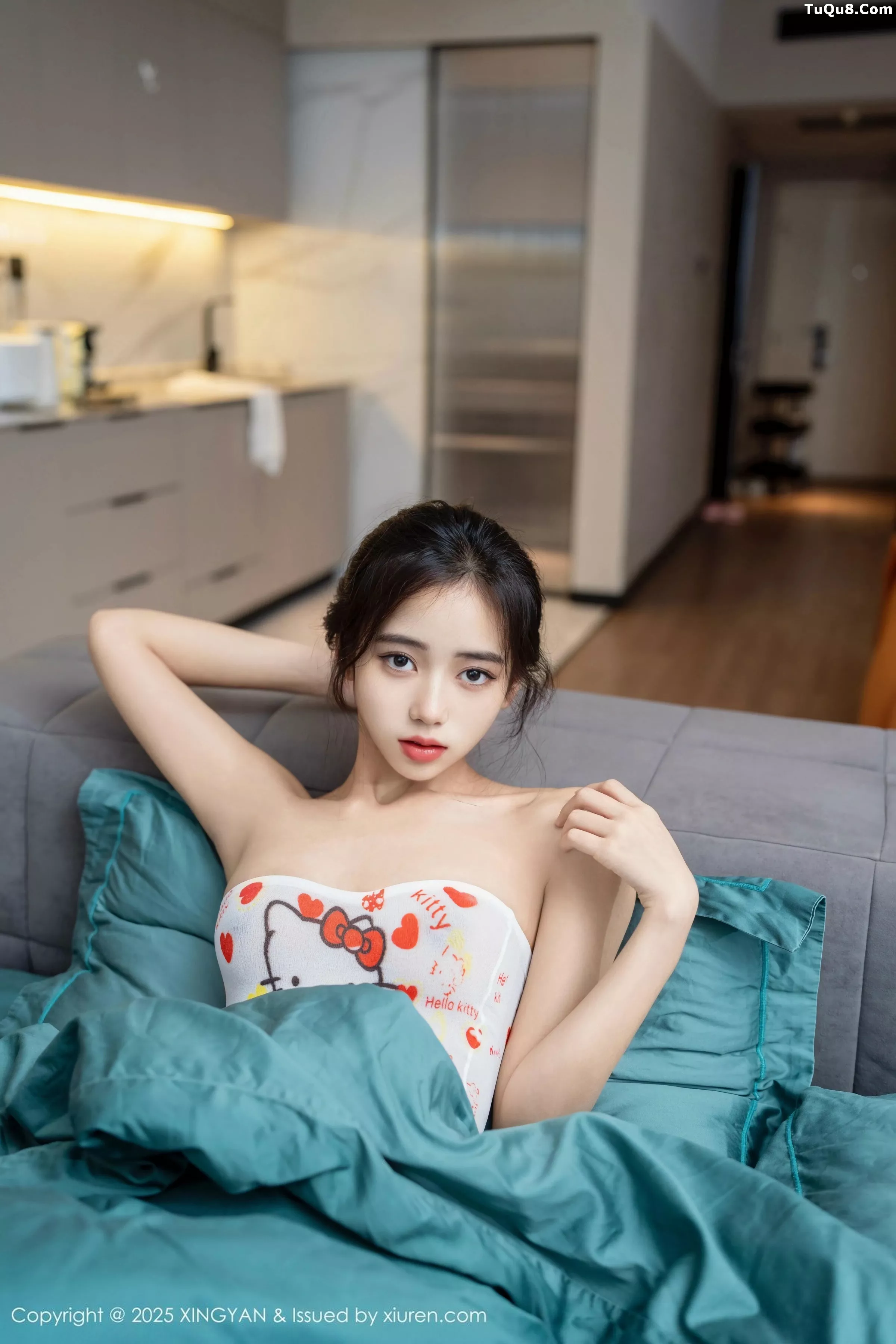 秀人集.com_[XINGYAN星颜社]VOL.353_新人模特时安安性感白色卡通连体衣配白丝袜秀柔美身段诱惑写真77P