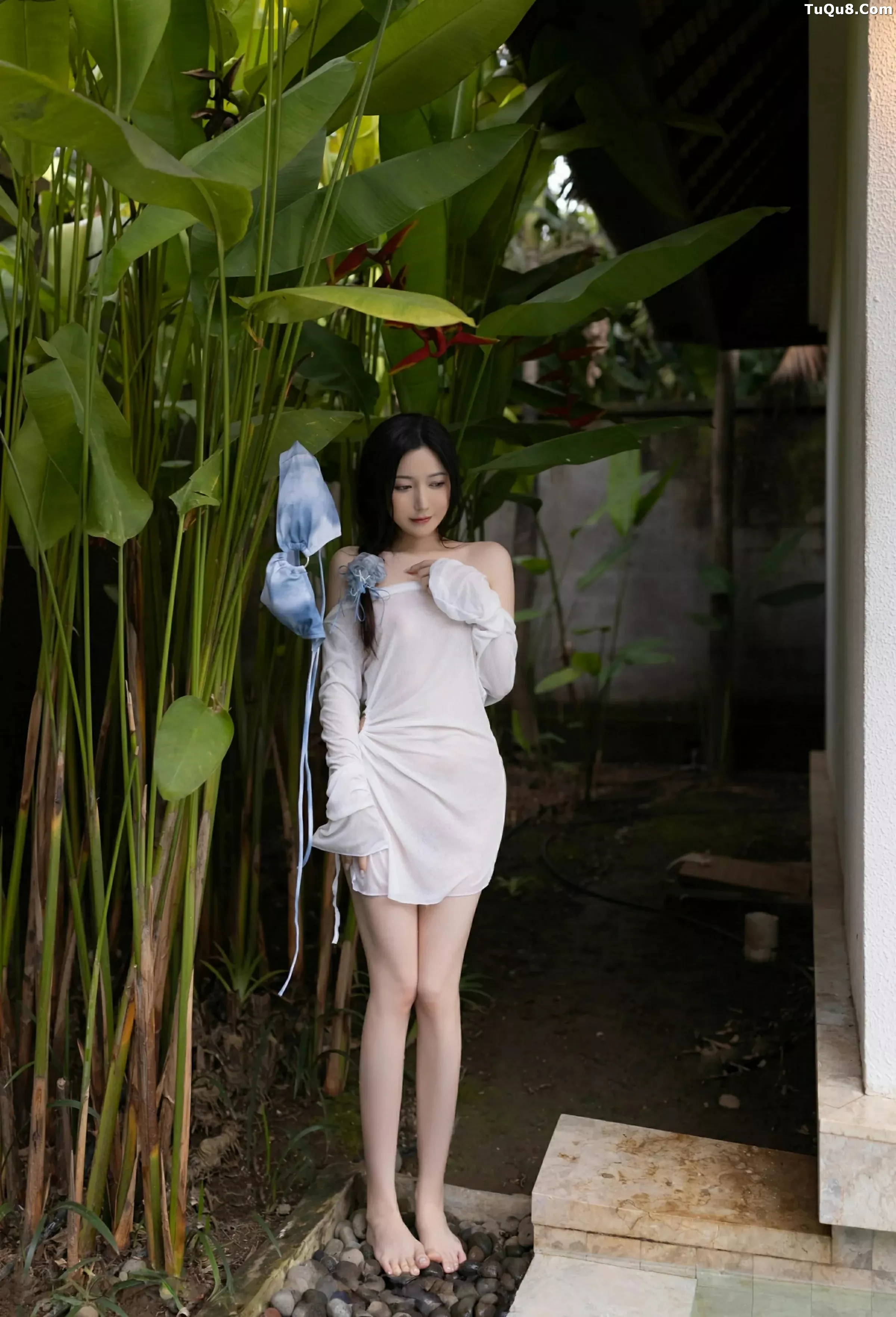 秀人集.com_[XiuRen秀人网]No.10377_模特鱼子酱Fish白色轻透服饰露蓝色比基尼秀曼妙身姿诱惑写真80P