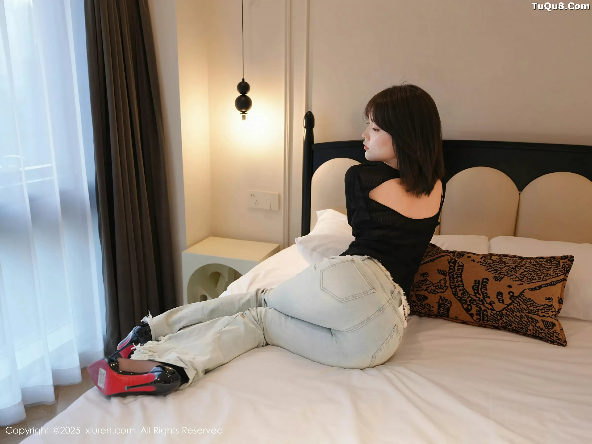 秀人集.com_[XiuRen秀人网]No.10374_模特汁汁性感蓝色牛仔裤露超薄无内黑丝秀曼妙身姿诱惑写真56P