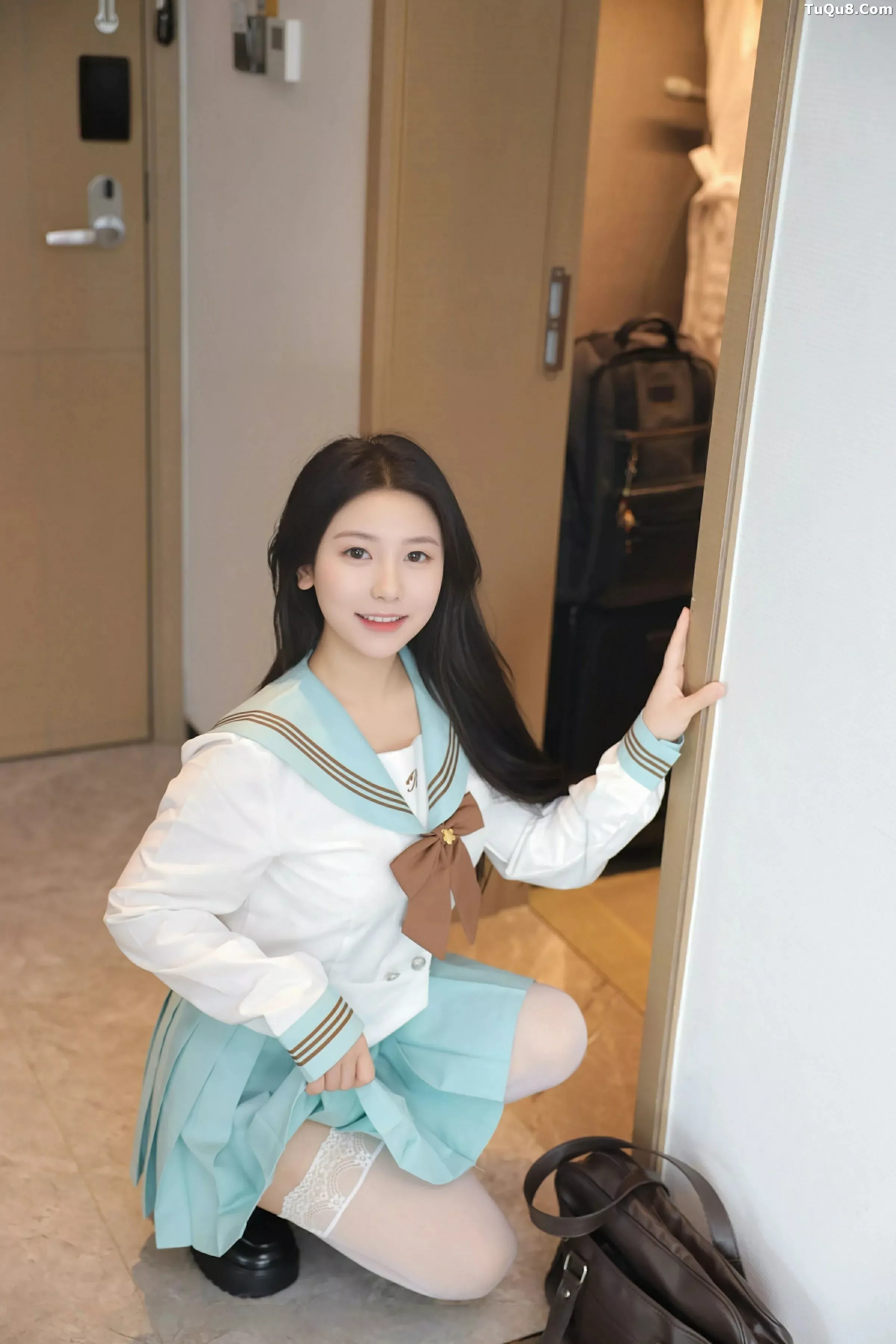 秀人集.com_[XiuRen秀人网]No.10379_新人模特林嘉馨性感JK制服露白色内衣配白丝袜秀丰腴身材诱惑写真93P