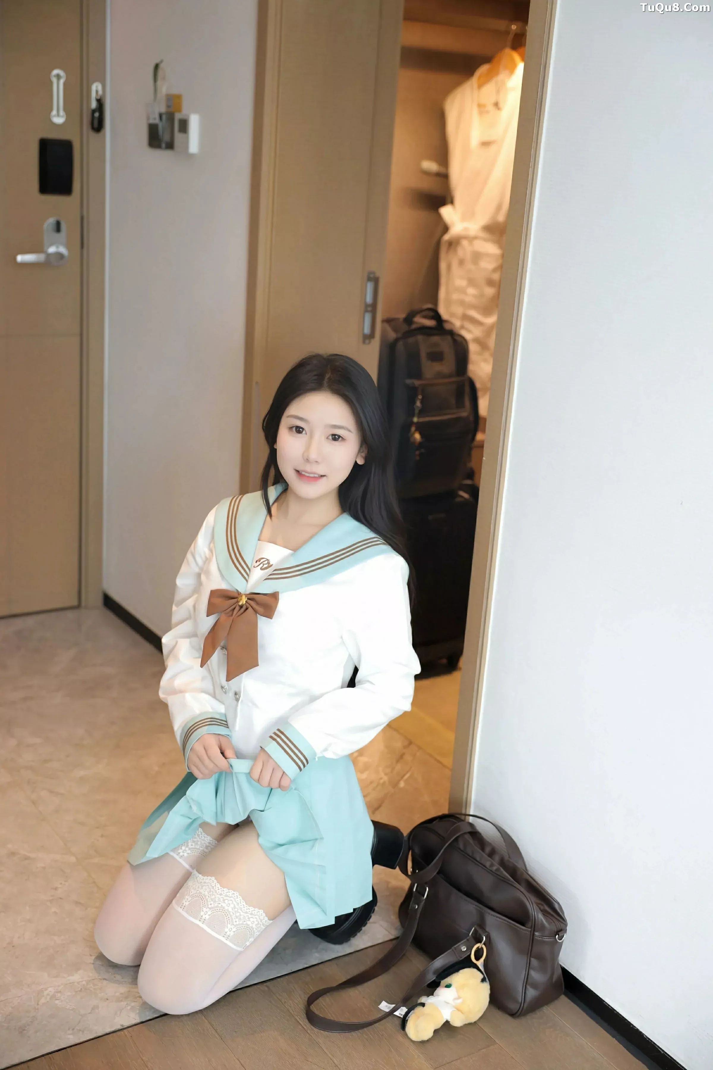 秀人集.com_[XiuRen秀人网]No.10379_新人模特林嘉馨性感JK制服露白色内衣配白丝袜秀丰腴身材诱惑写真93P