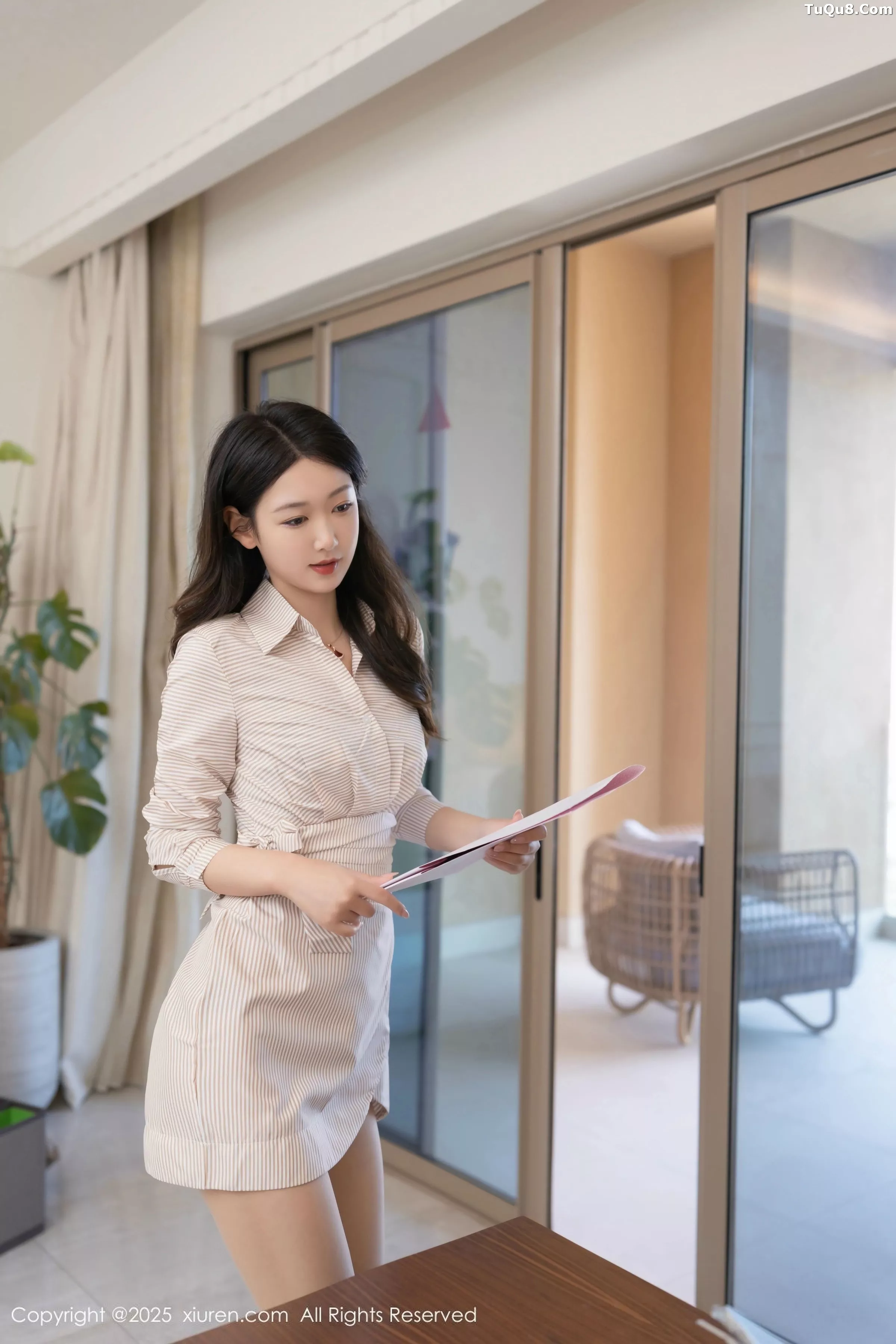 秀人集.com_[XiuRen秀人网]No.10384_模特唐安琪性感浅色连衣裙露蕾丝内衣配肉丝袜秀曼妙身姿诱惑写真84P