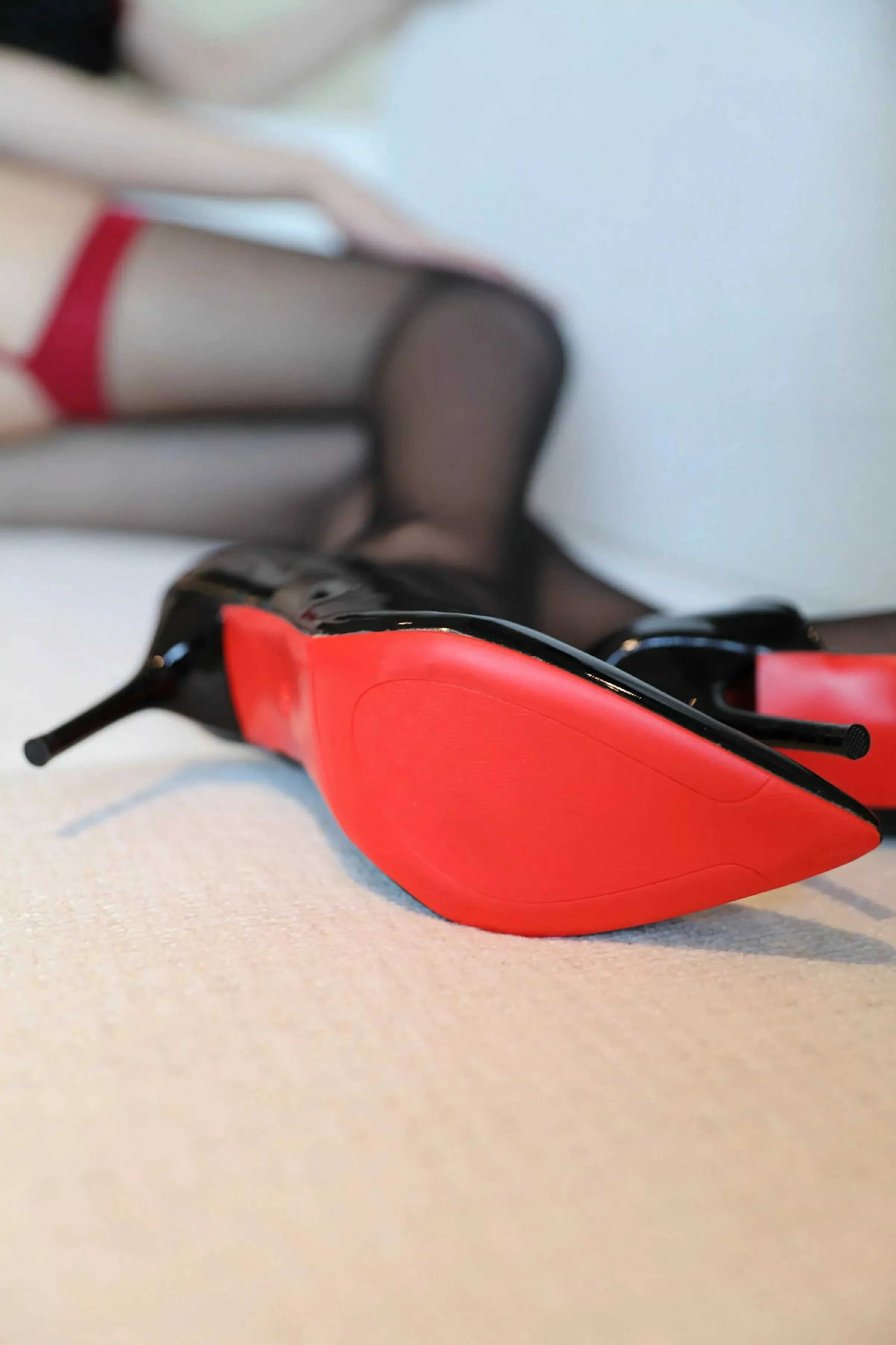 秀人集.com_[XiuRen秀人网]No.10413_新人模特桑宁性感黑红色连衣短裙配超薄黑丝秀曼妙身材诱惑写真78P