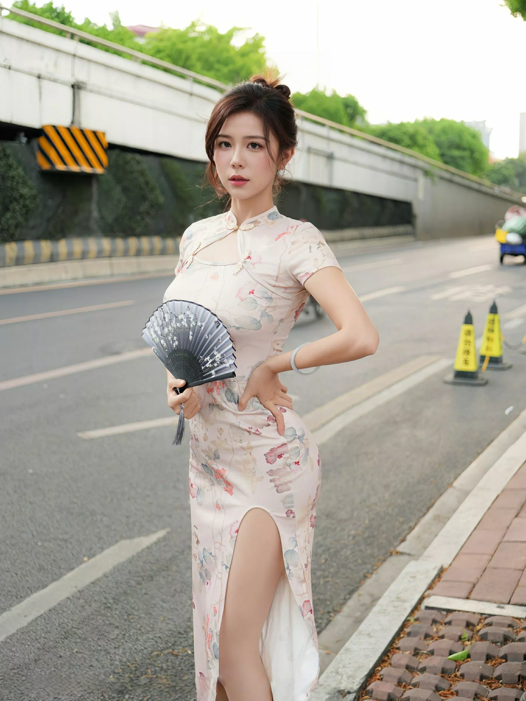 秀人集.com_[XiuRen秀人网]No.10419_模特玫瑰我爱你性感浅色旗袍露金属情趣内衣秀凹凸身材诱惑写真79P