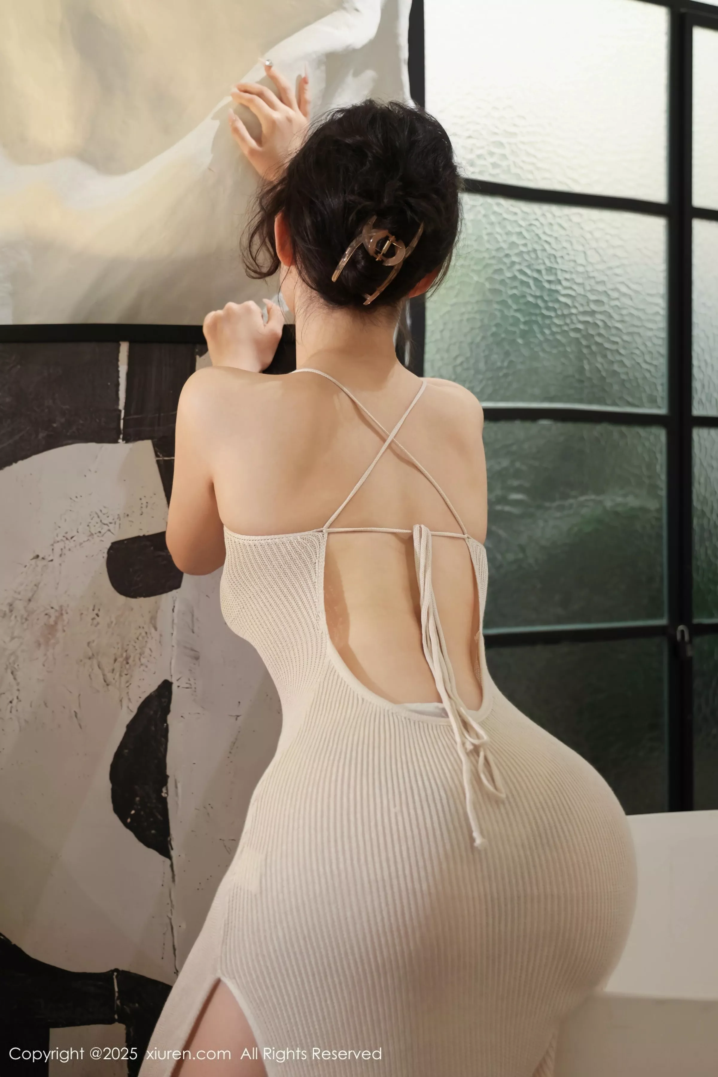 秀人集.com_[XiuRen秀人网]No.10305_模特小橘子orange性感米色长裙半脱秀翘臀美腿完全诱惑写真85P