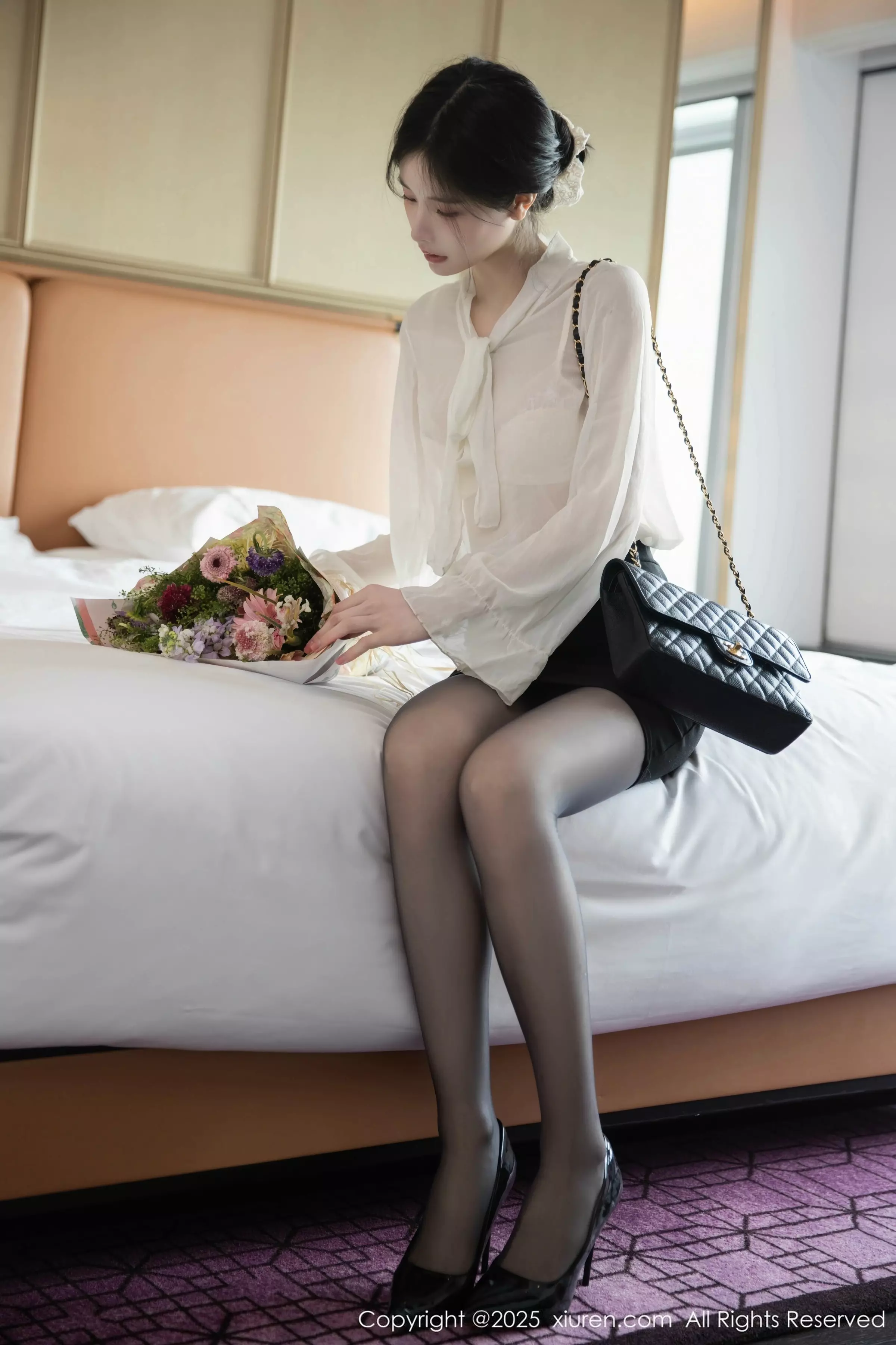 秀人集.com_[XiuRen秀人网]No.10319_模特布丁wow性感白色上衣配黑短裙露超薄黑丝秀美腿诱惑写真80P