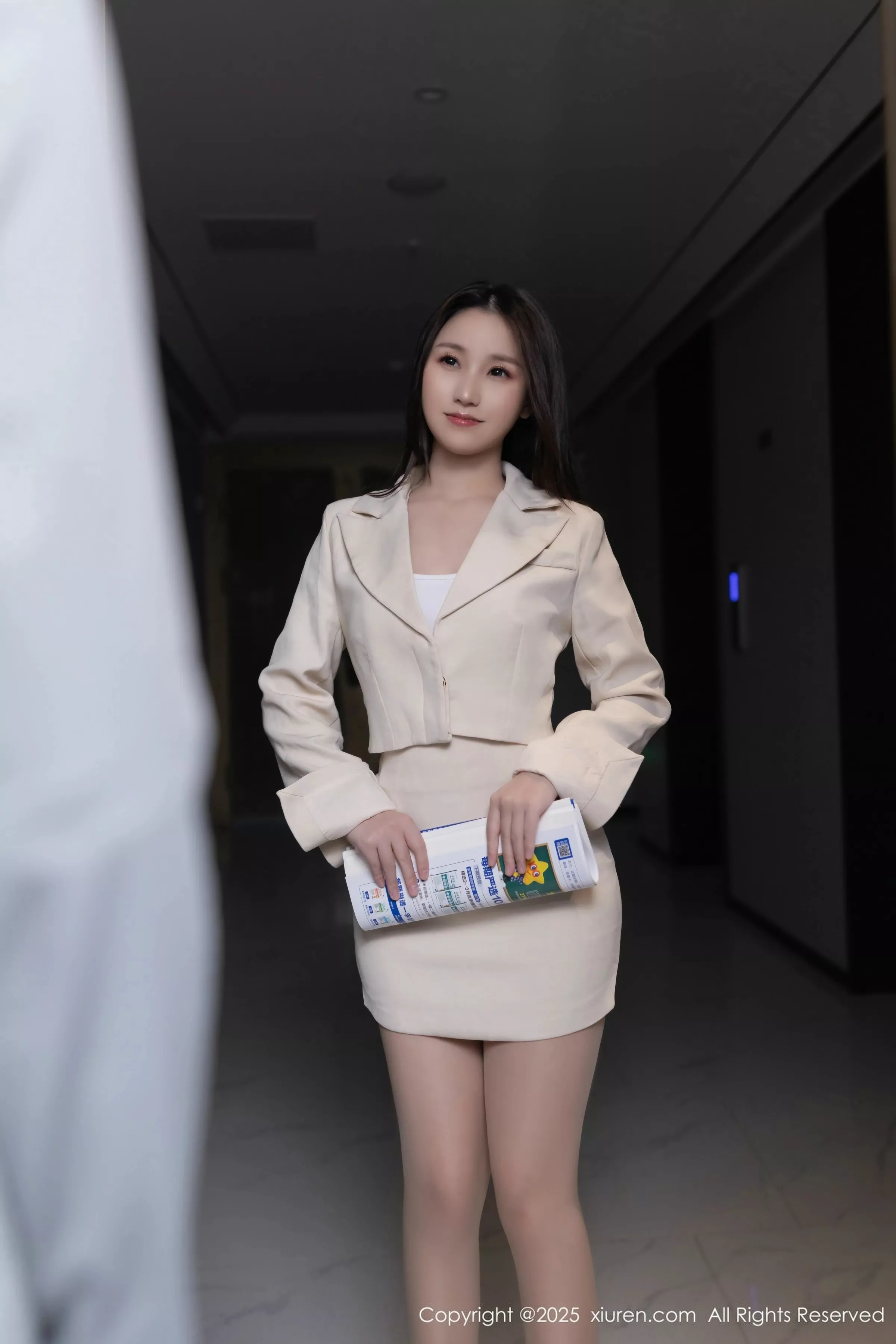 秀人集.com_[XiuRen秀人网]No.10428_模特杏子Yada性感浅色短裙露超薄肉丝秀曼妙身姿迷人诱惑写真60P