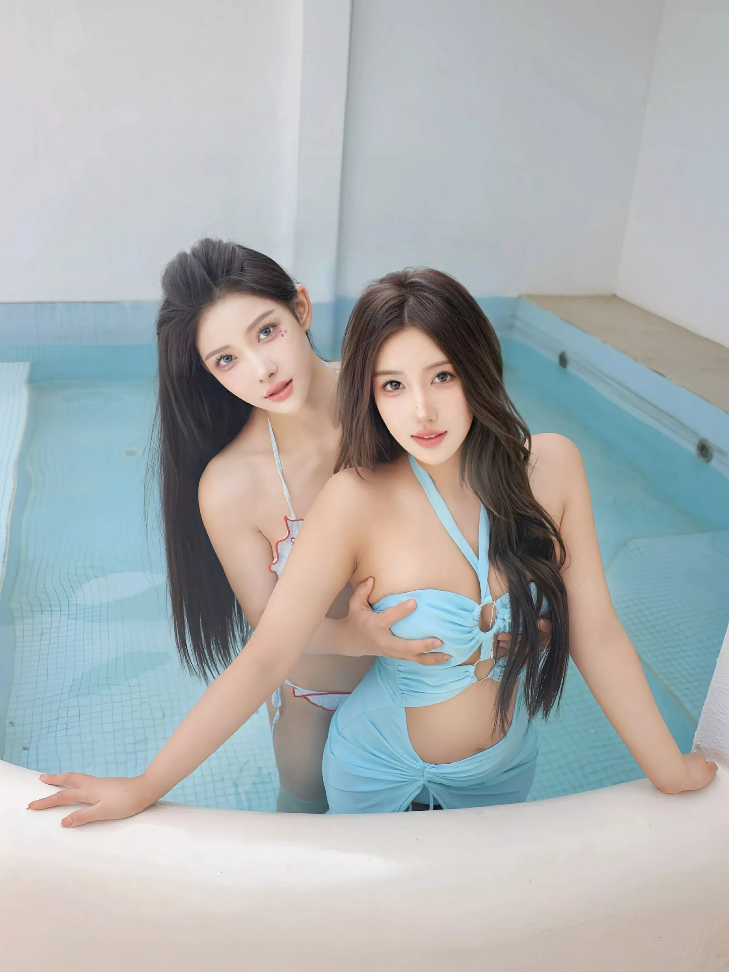 秀人集.com_[XiuRen秀人网]No.10472_模特梨霜儿互动情节性感姐妹花蓝色泳衣秀凹凸身材完美诱惑写真80P