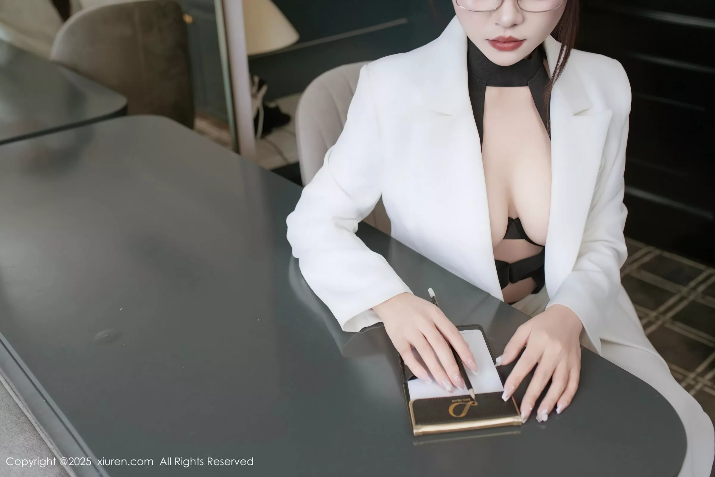 秀人集.com_[XiuRen秀人网]No.10464_新人模特冬安白色西服露黑色情趣内衣配黑丝袜秀丰满身材诱惑写真94P