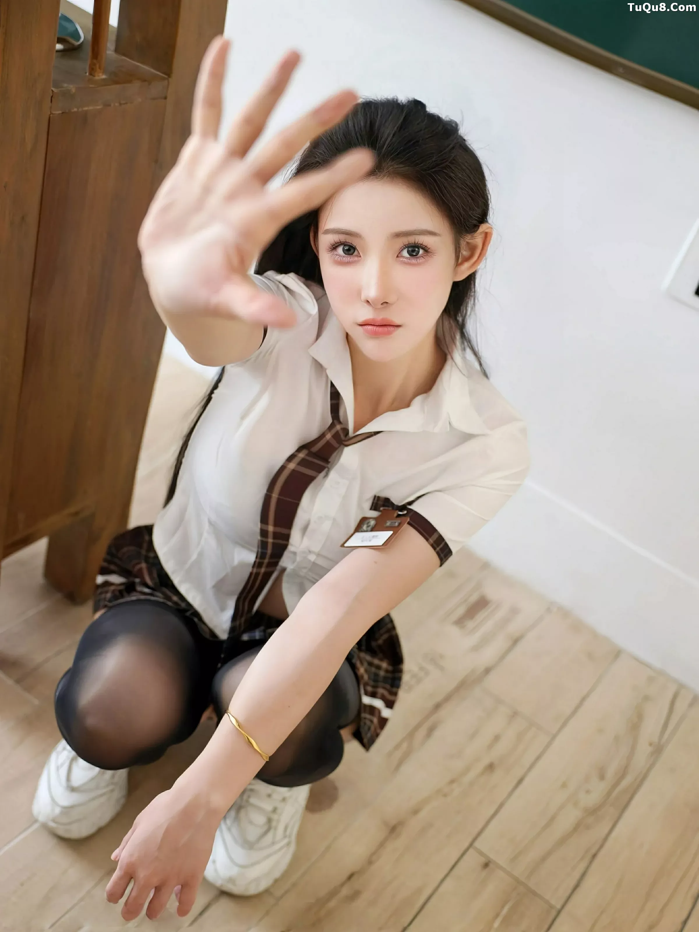 秀人集.com_[XiuRen秀人网]No.10512_模特梨霜儿性感学妹制服露黑色内衣配黑丝袜秀凹凸身材诱惑写真81P