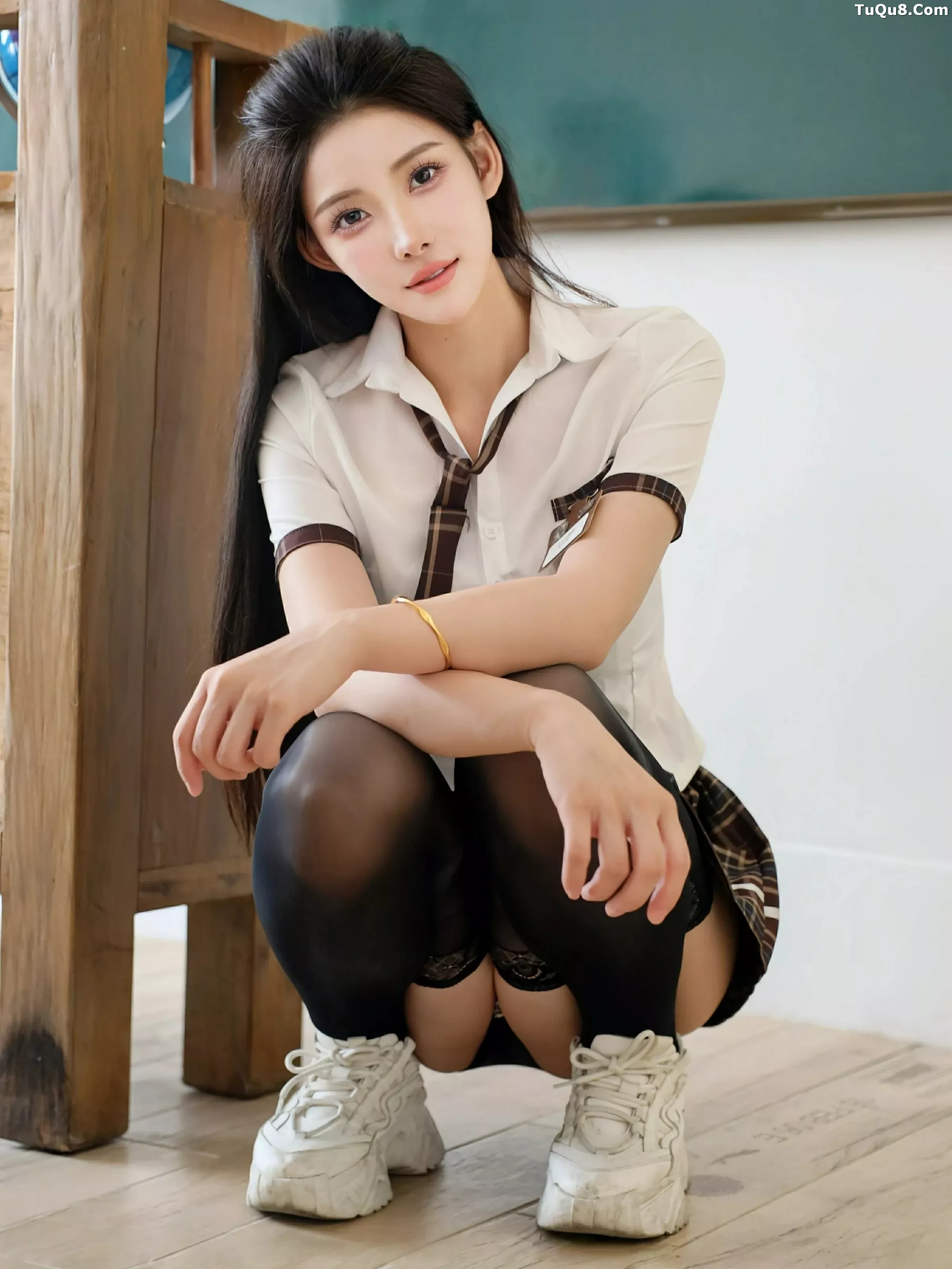 秀人集.com_[XiuRen秀人网]No.10512_模特梨霜儿性感学妹制服露黑色内衣配黑丝袜秀凹凸身材诱惑写真81P