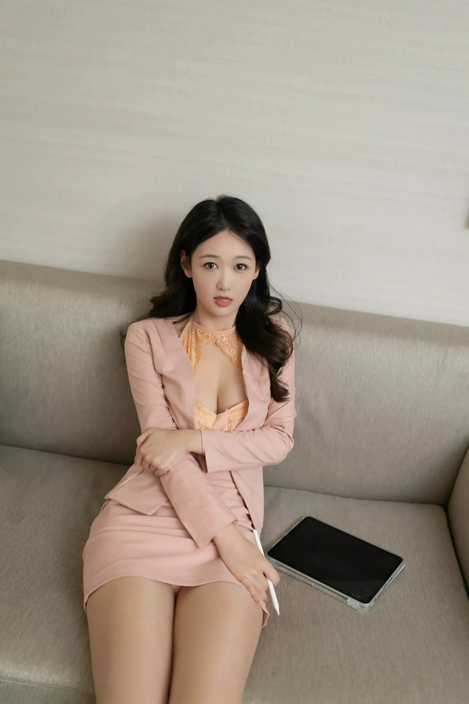 秀人集.com_[XiuRen秀人网]No.10520_模特唐安琪橙色OL服饰露橙色内衣配超薄肉丝秀曼妙身姿诱惑写真83P