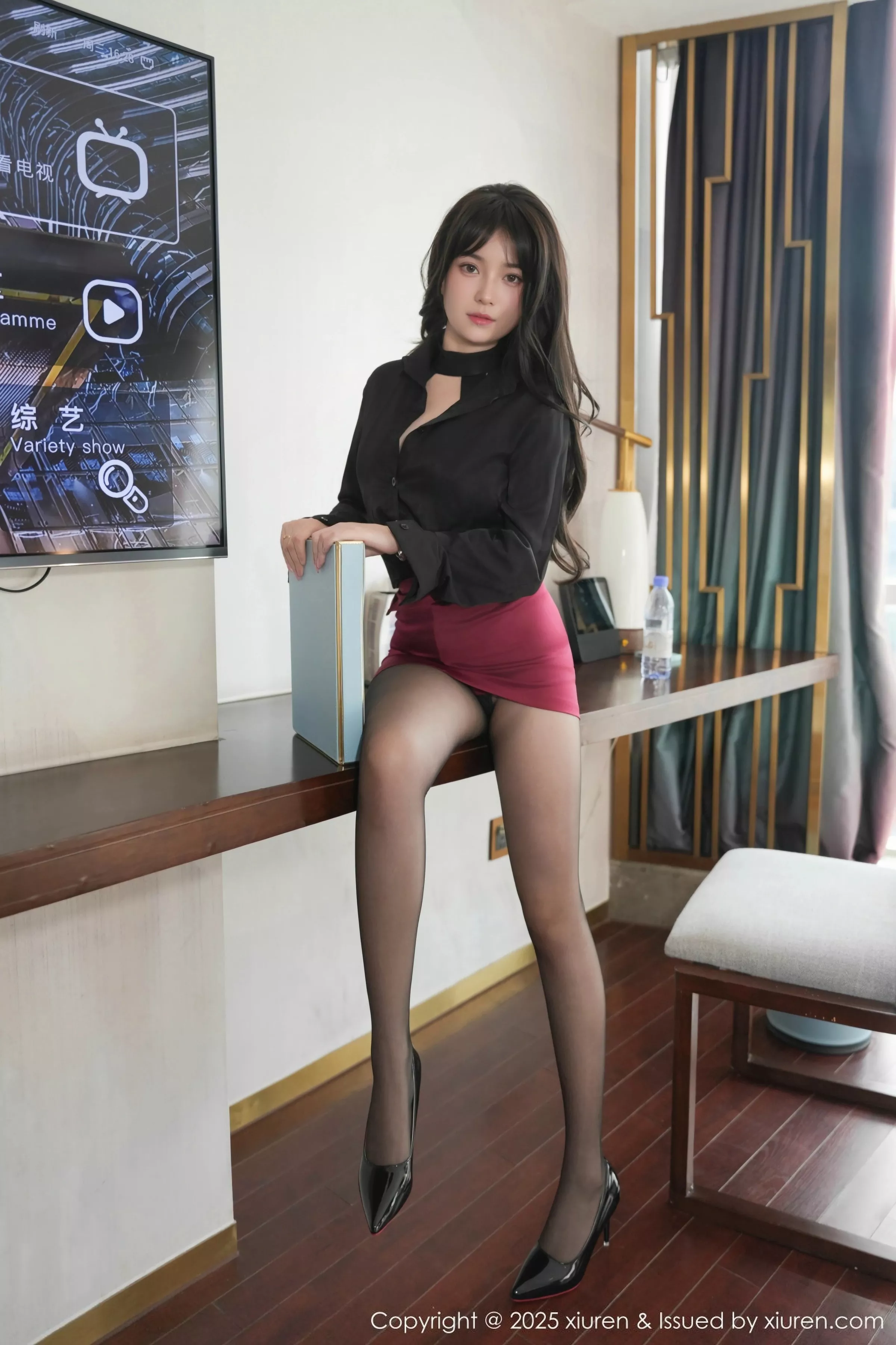 秀人集.com_[XiuRen秀人网]No.10527_模特软情性感黑色制服配红色短裙露超薄黑丝秀曼妙身姿诱惑写真66P